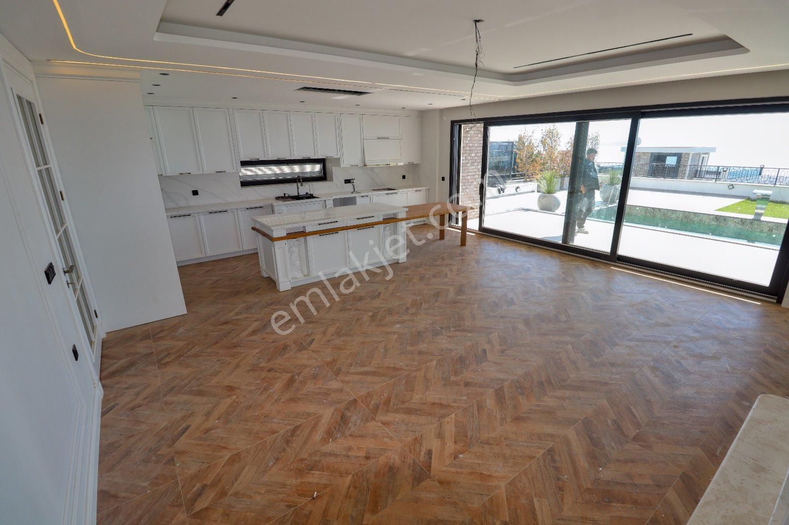 Mahmut İşler'den Altınoluk'ta Satılık Asansörlü Havuzlu Kona - Görsel 12