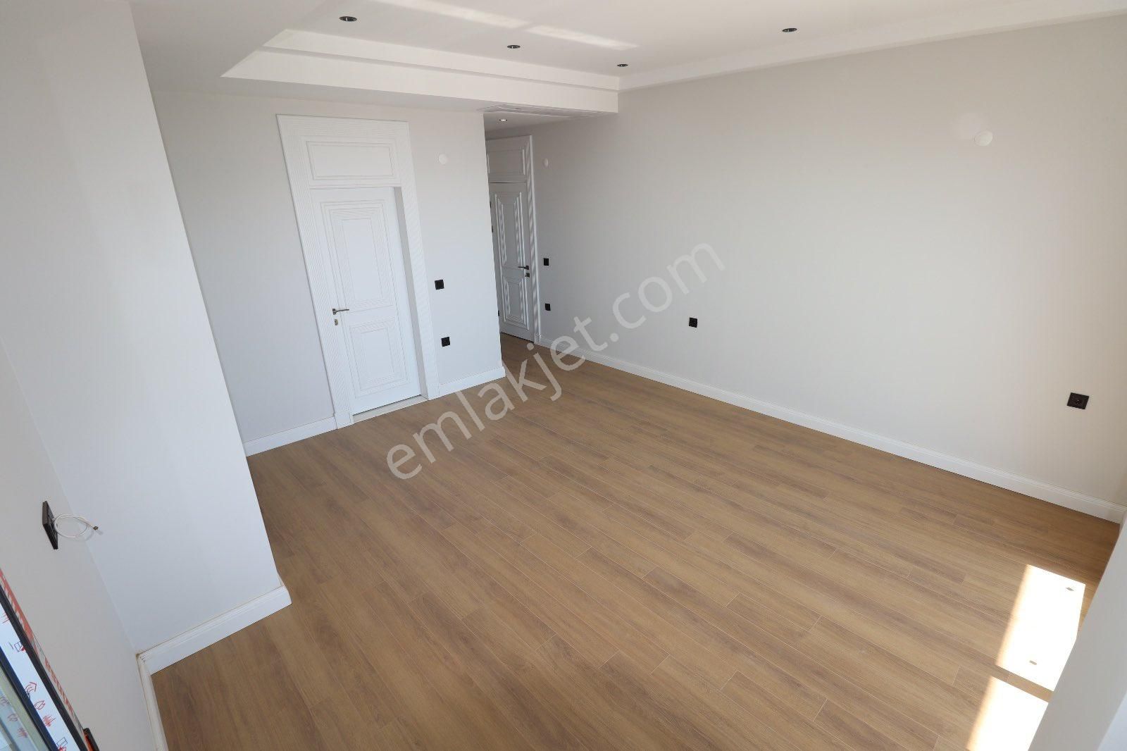 Mahmut İşler'den Altınoluk'ta Satılık Asansörlü Havuzlu Kona - Görsel 32