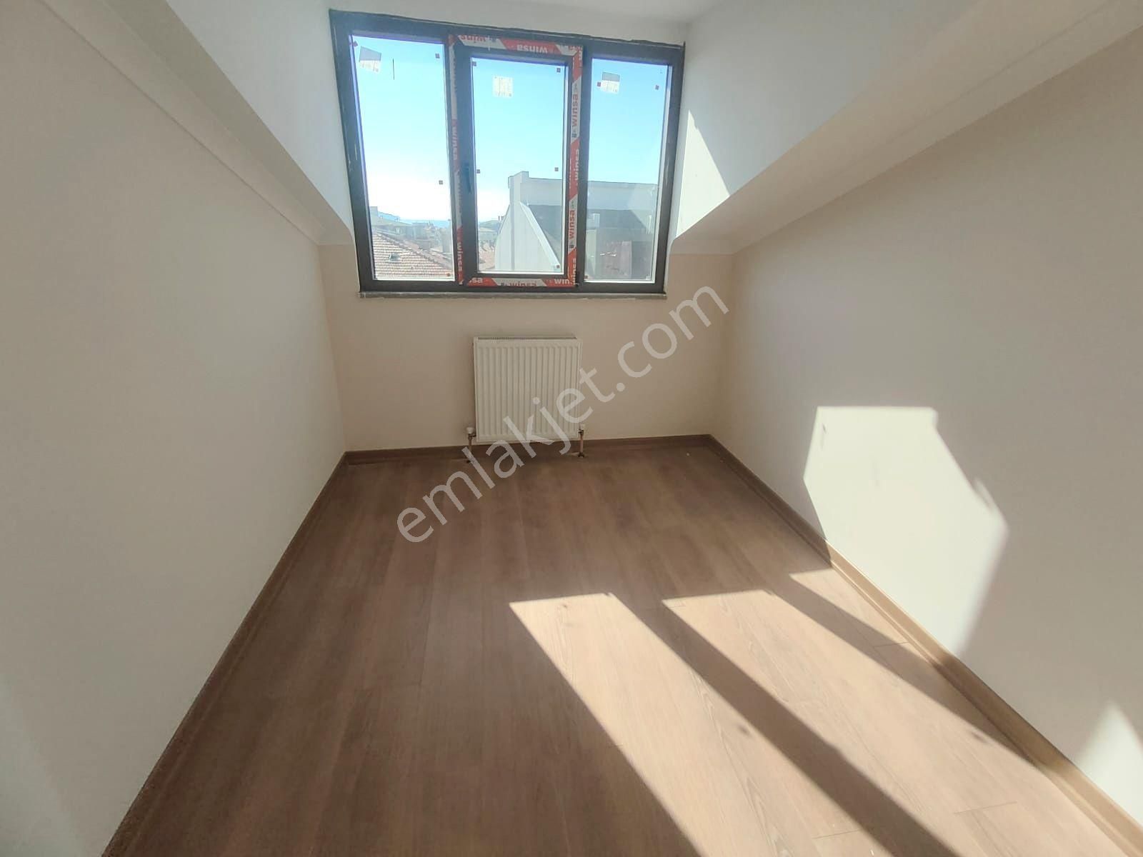 Emlak Dünyasından Küçükyalıda Satılık 3+2 155 M2 Sıfır Dubleks - Görsel 22