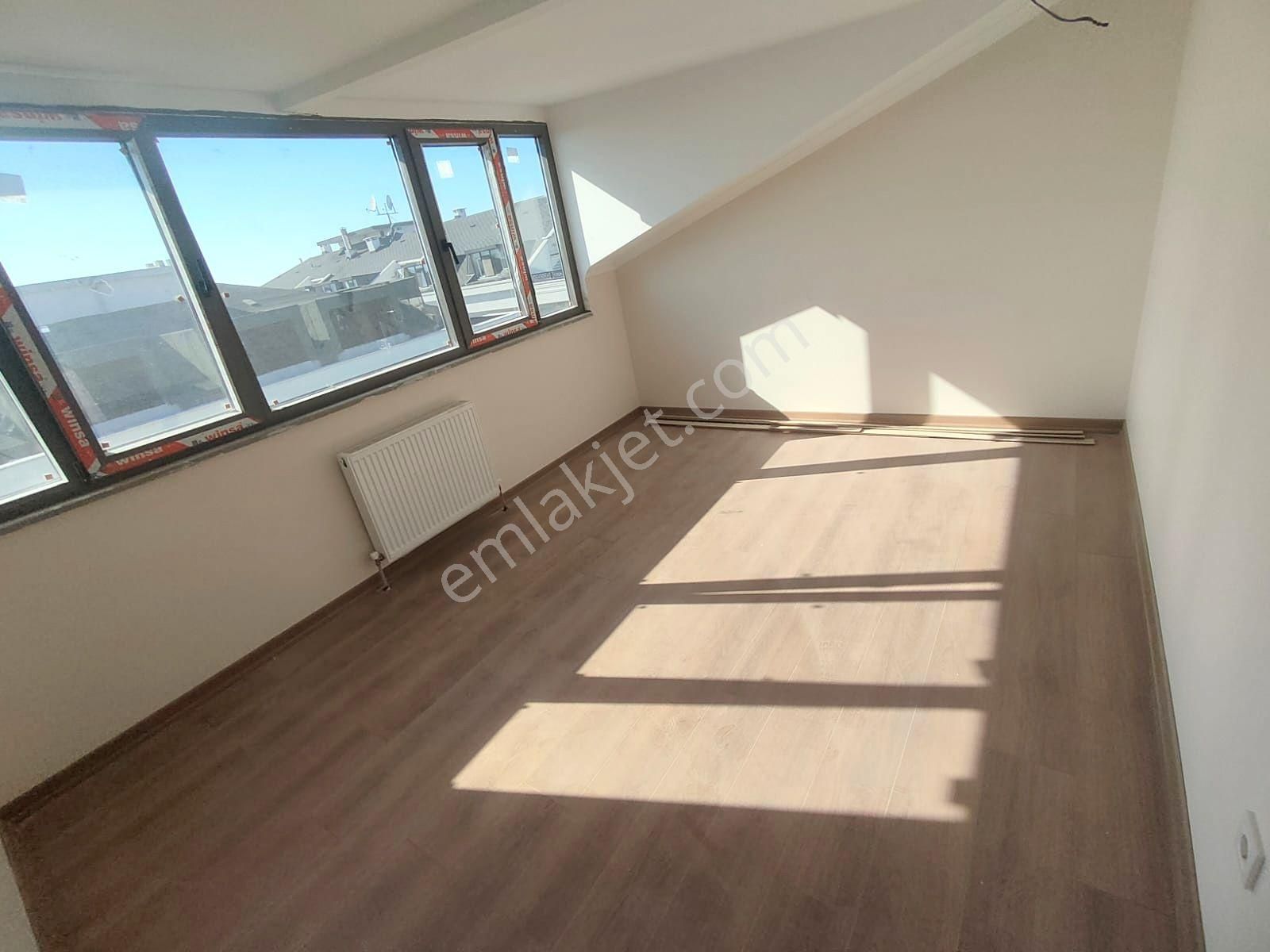 Emlak Dünyasından Küçükyalıda Satılık 3+2 155 M2 Sıfır Dubleks - Görsel 20