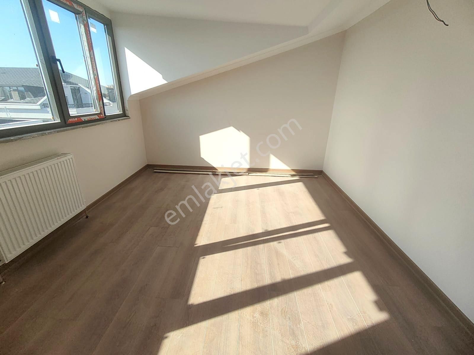 Emlak Dünyasından Küçükyalıda Satılık 3+2 155 M2 Sıfır Dubleks - Görsel 17