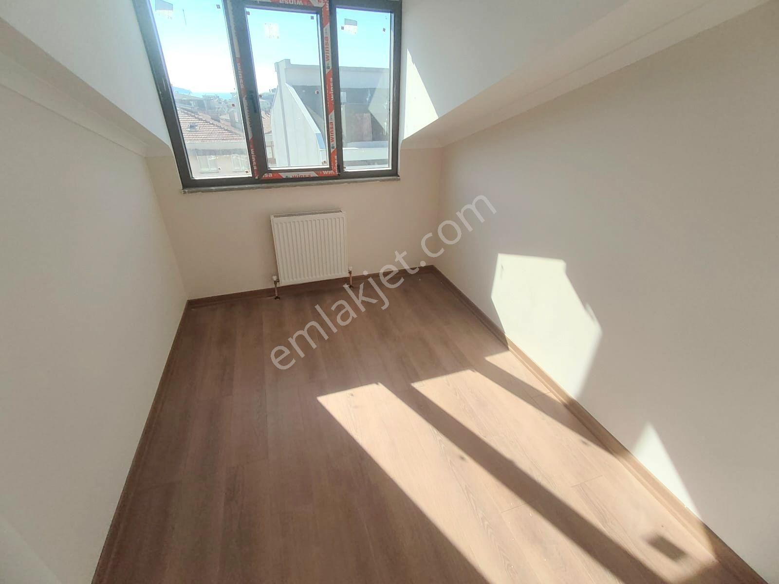 Emlak Dünyasından Küçükyalıda Satılık 3+2 155 M2 Sıfır Dubleks - Görsel 21
