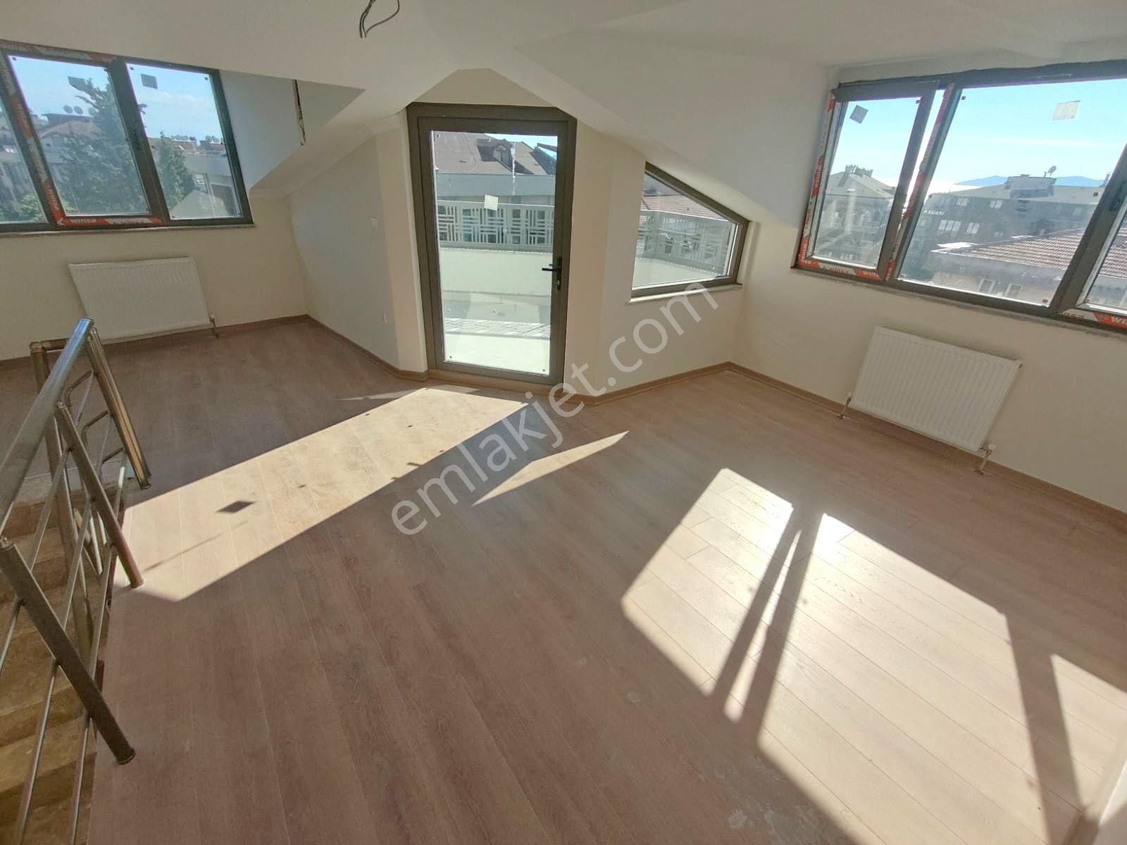 Emlak Dünyasından Küçükyalıda Satılık 3+2 155 M2 Sıfır Dubleks - Görsel 24