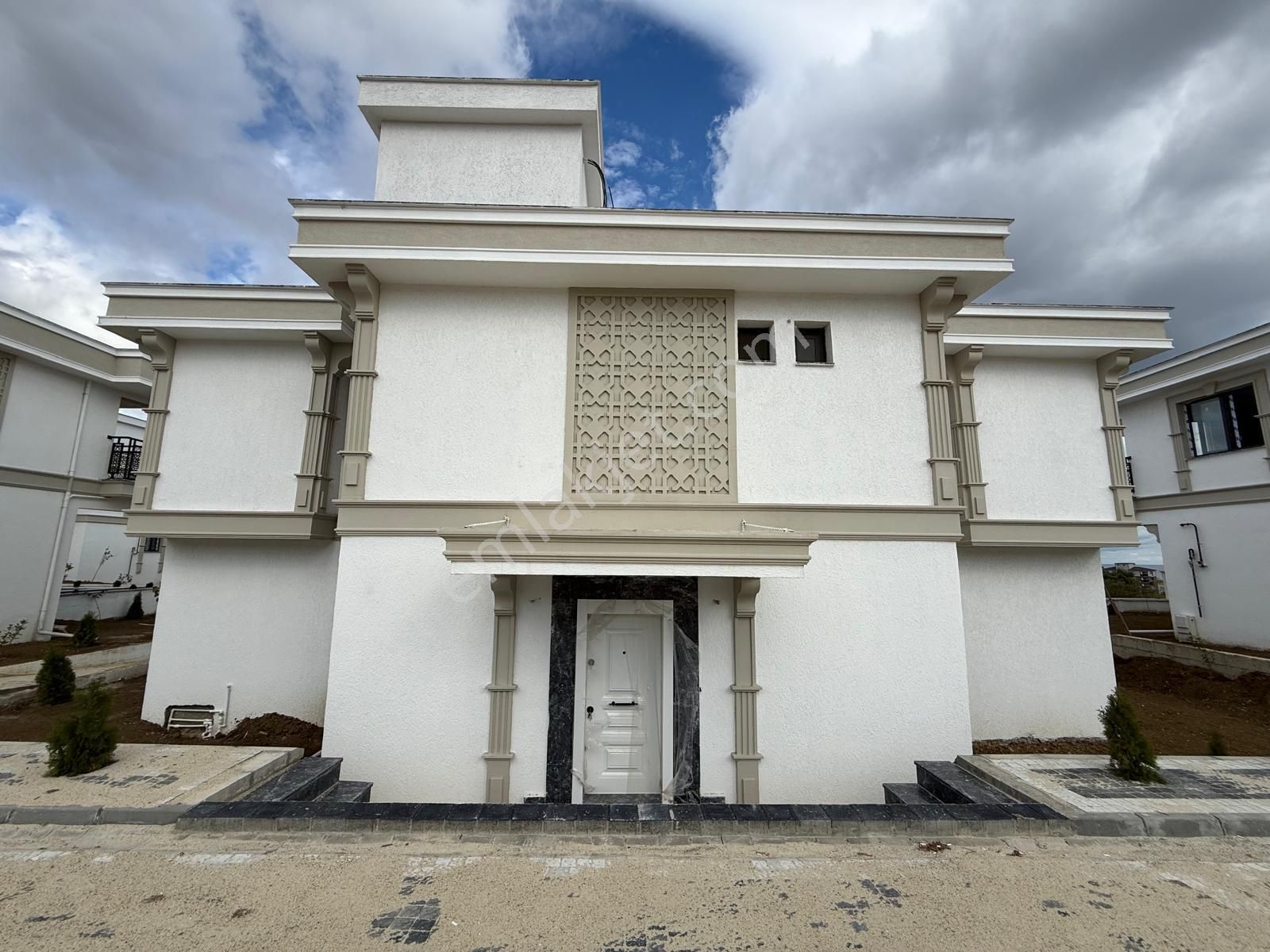 Delux'den Altınova'da Full Deniz Manzaralı Havuzlu Satılık Villa - Görsel 3