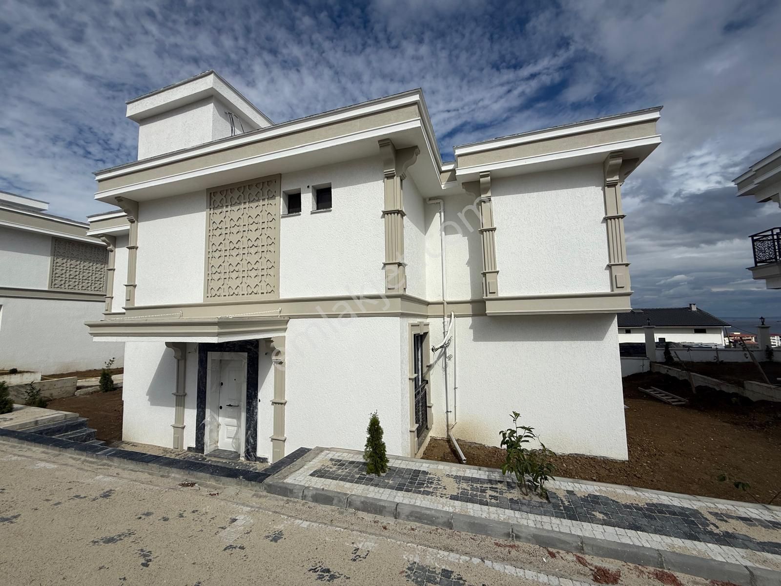 Delux'den Altınova'da Full Deniz Manzaralı Havuzlu Satılık Villa - Görsel 4