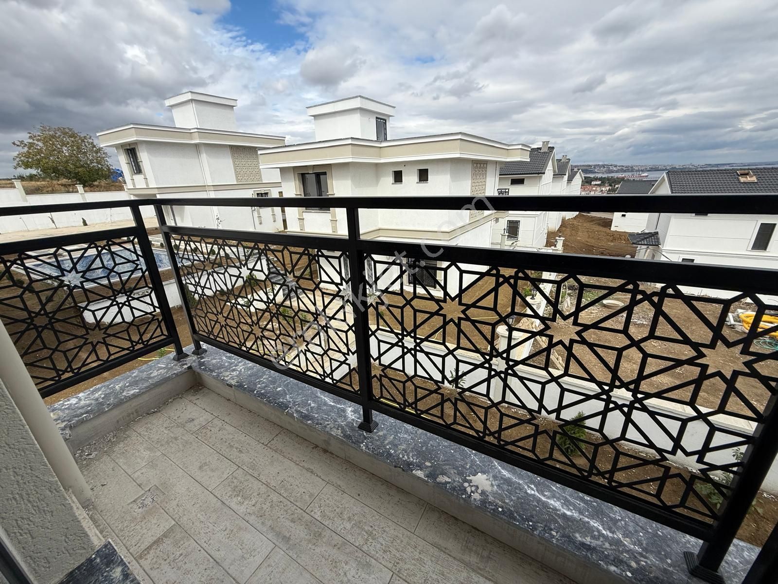 Delux'den Altınova'da Full Deniz Manzaralı Havuzlu Satılık Villa - Görsel 27