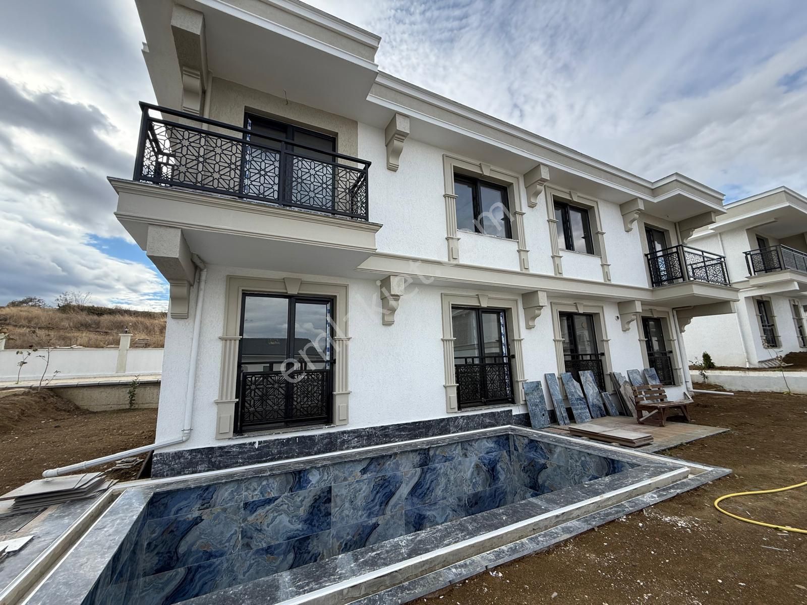 Delux'den Altınova'da Full Deniz Manzaralı Havuzlu Satılık Villa - Görsel 5