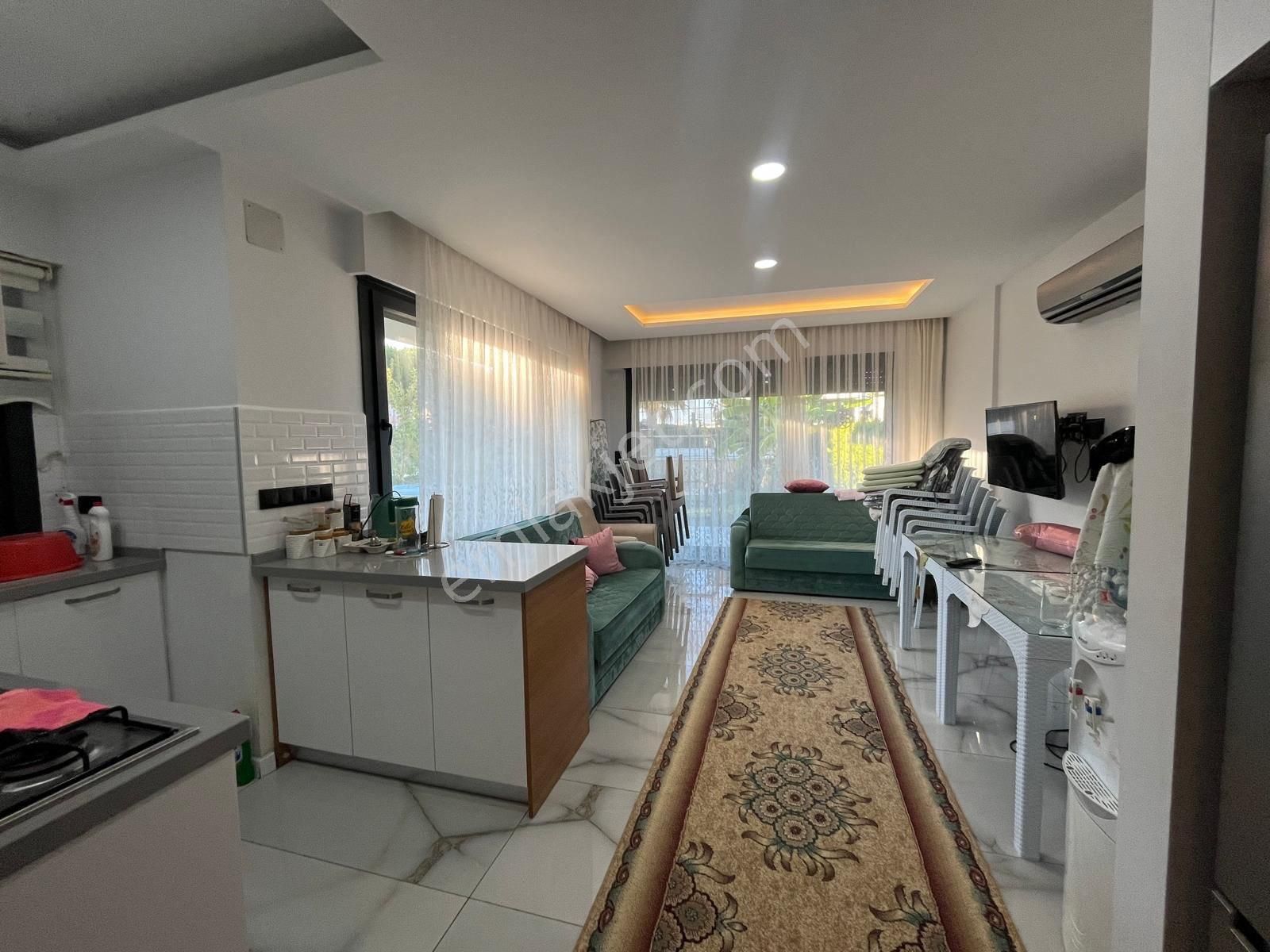 Kuşadası’nda Denize Yakın Köşe Konum Havuzlu Eşyalı Satılık - Görsel 10