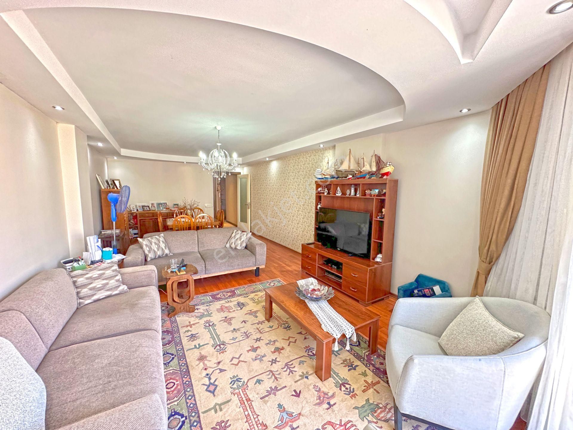 Bahçelievler Siyavuşpaşa'da 140 M2 Geniş 3+1 İskanlı Daire - Görsel 2