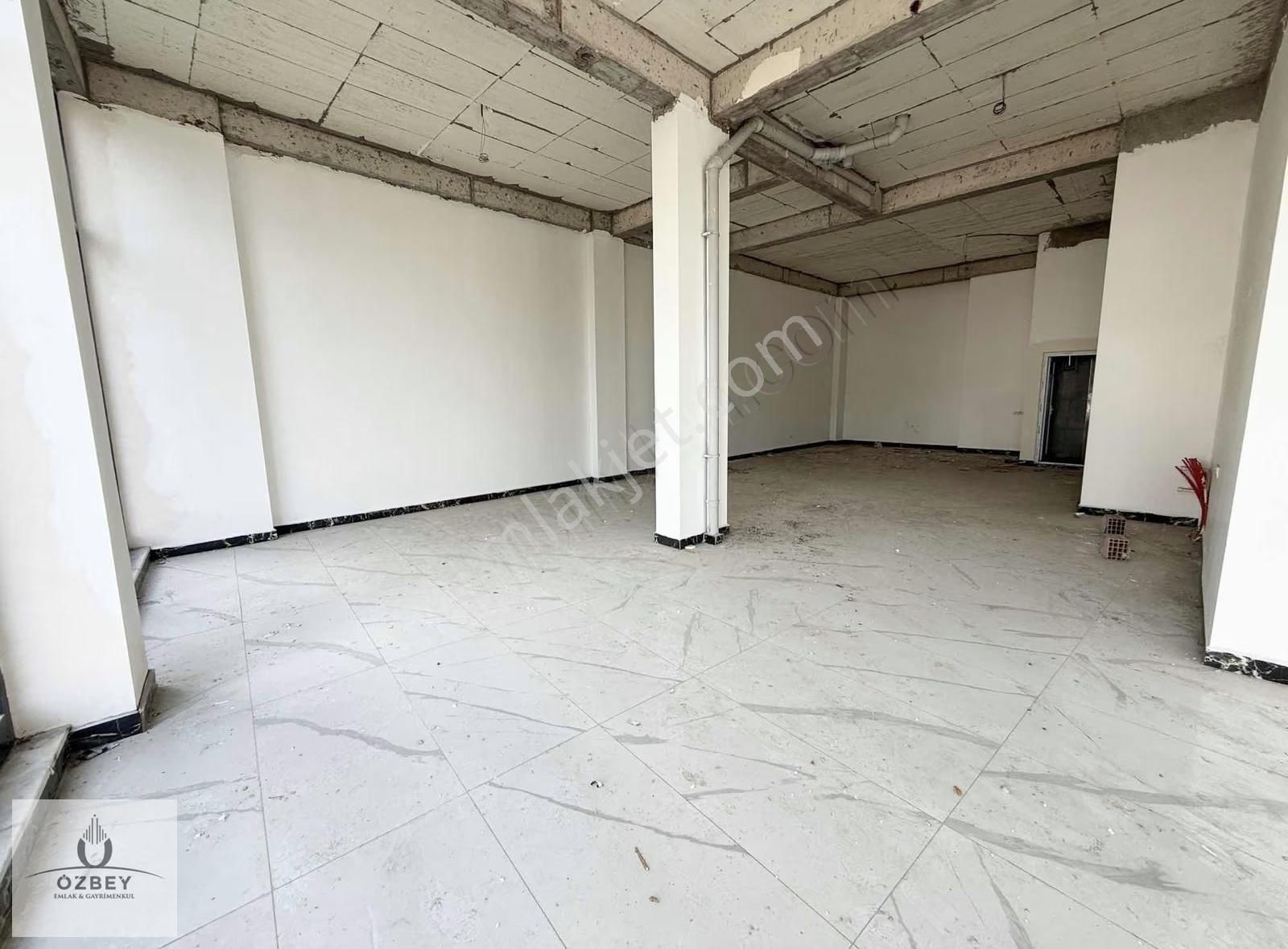 Özbey Emlaktan Vergi Dairesi Yakını Geniş Kiralık Köşe Dükkan - Görsel 3