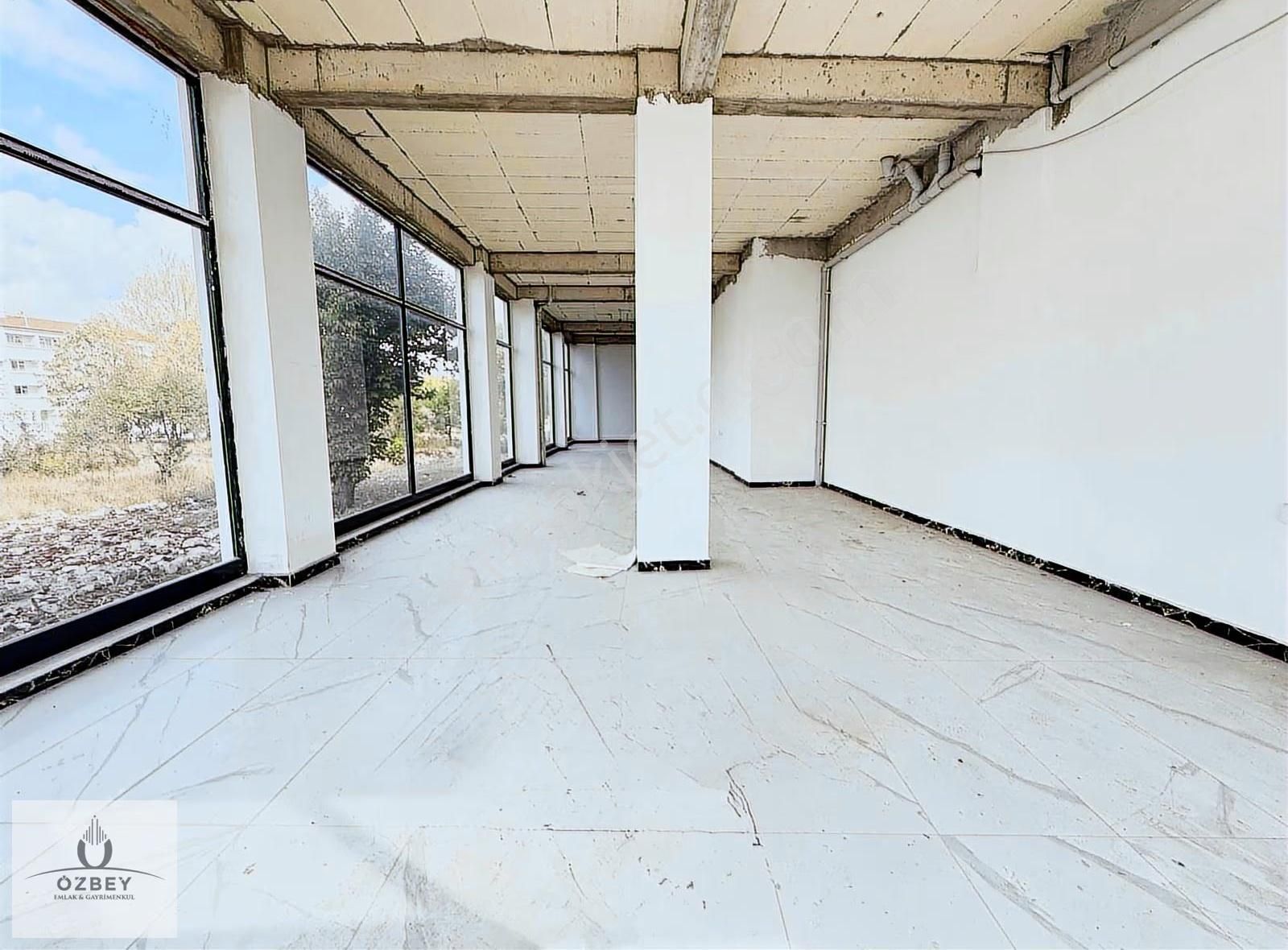 Özbey Emlaktan Vergi Dairesi Yakını Geniş Kiralık Köşe Dükkan - Görsel 10