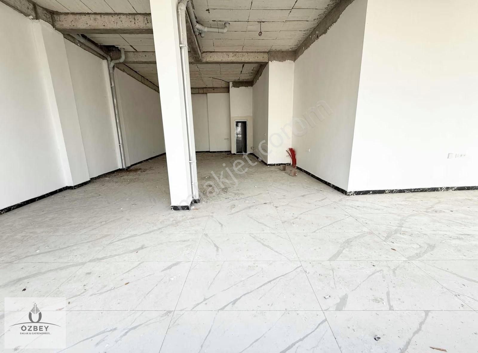 Özbey Emlaktan Vergi Dairesi Yakını Geniş Kiralık Köşe Dükkan - Görsel 2
