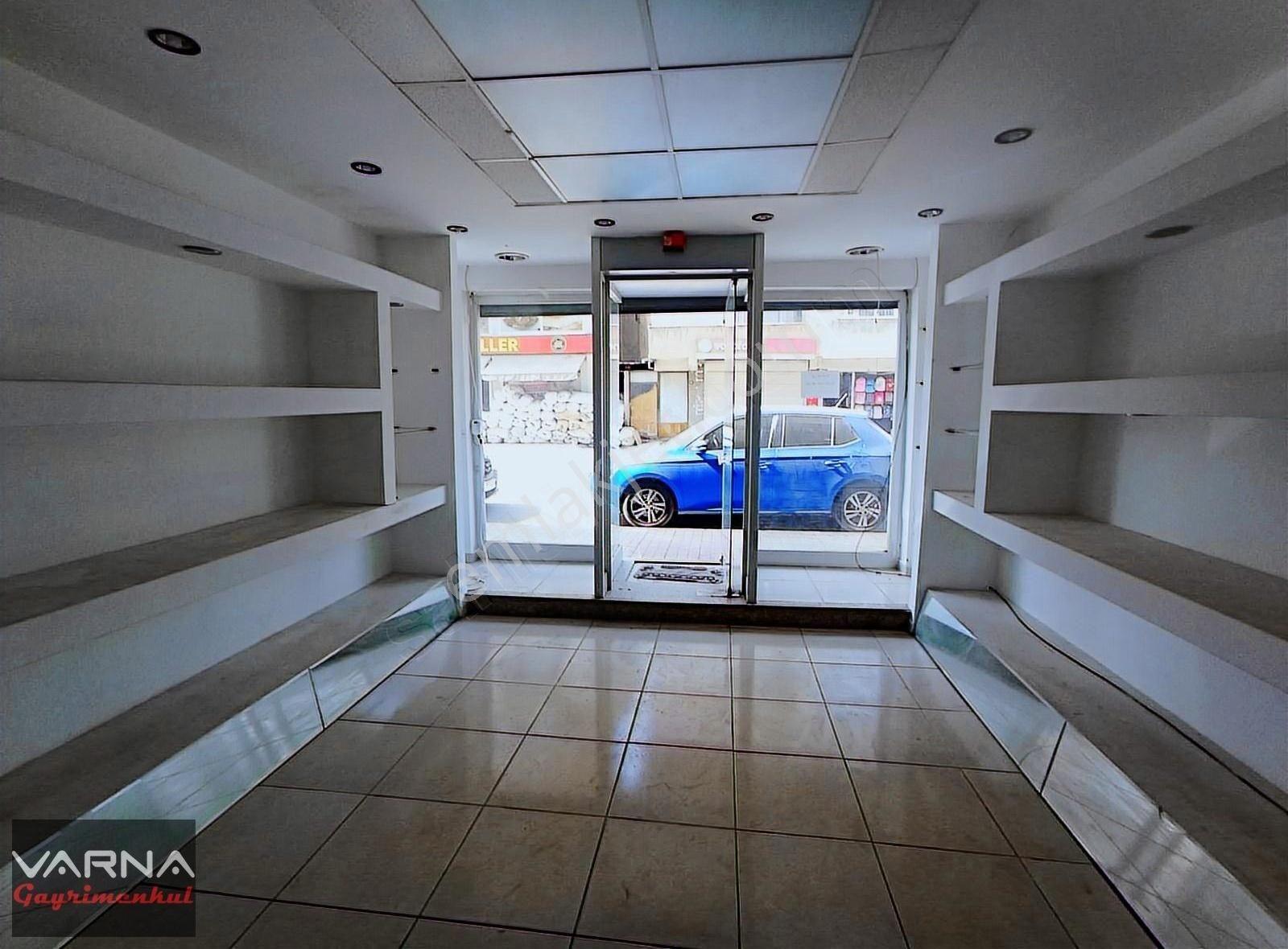 Gaziemir Sarnıç Cadde Üzeri Ofis