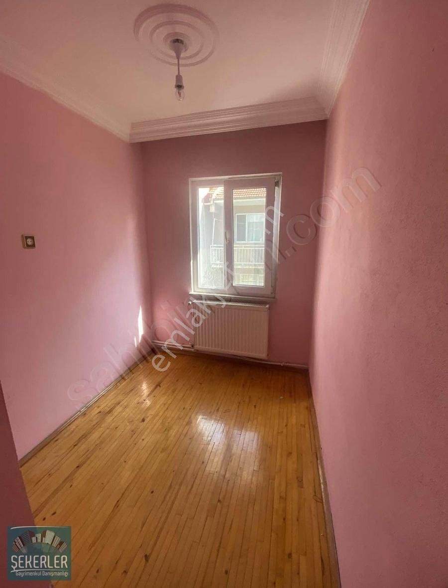 Şekerler Emlaktan Metroya Yakın Ara Kat Kiralık Daire - Görsel 13