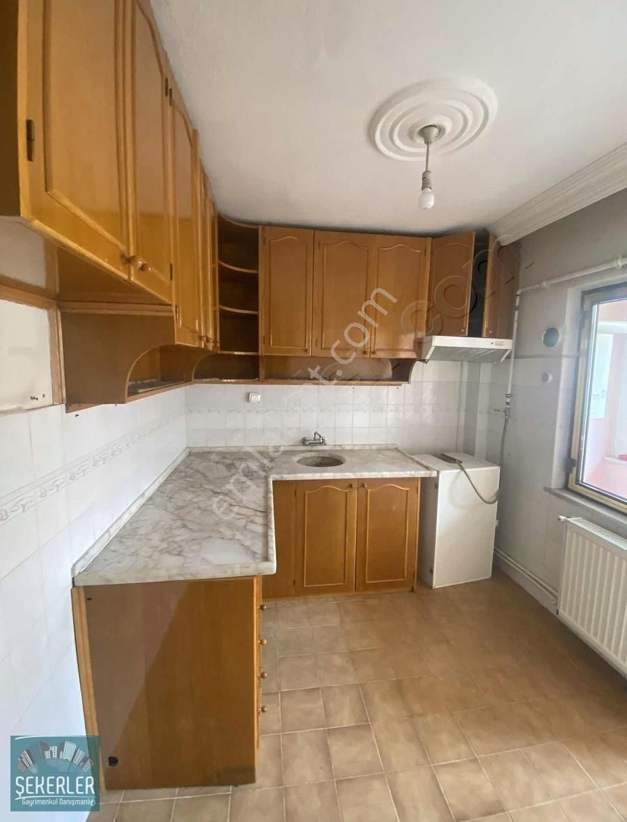 Şekerler Emlaktan Metroya Yakın Ara Kat Kiralık Daire - Görsel 9