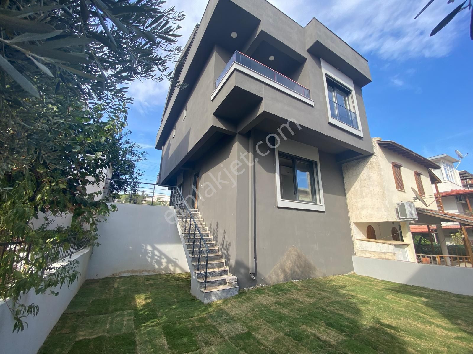 Global Den Geniş Bahçeli Denize 400 Metre Villa - Görsel 4