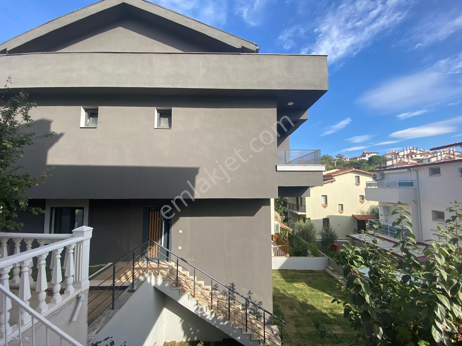 Global Den Geniş Bahçeli Denize 400 Metre Villa - Görsel 9