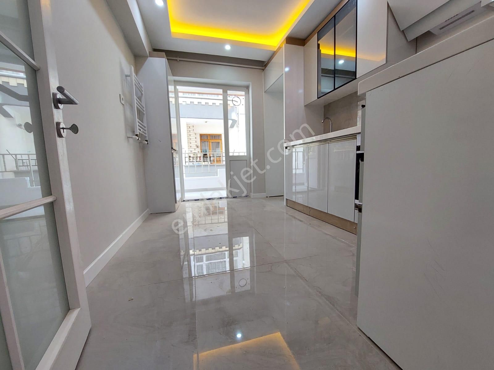 Piyade Mah De Satılık 3+1 Arakat Full Yapılı Ön Cephe Daire - Görsel 3