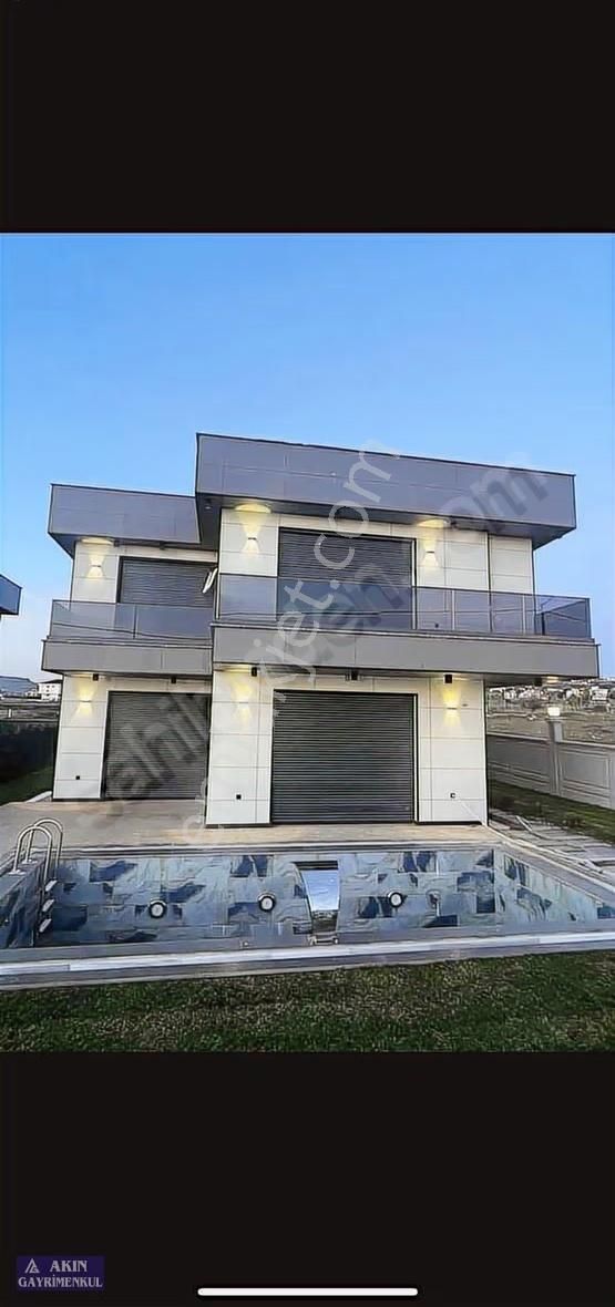 Büyükçekmece'de Sıfır 7+1 Havuzlu Villa - Görsel 3