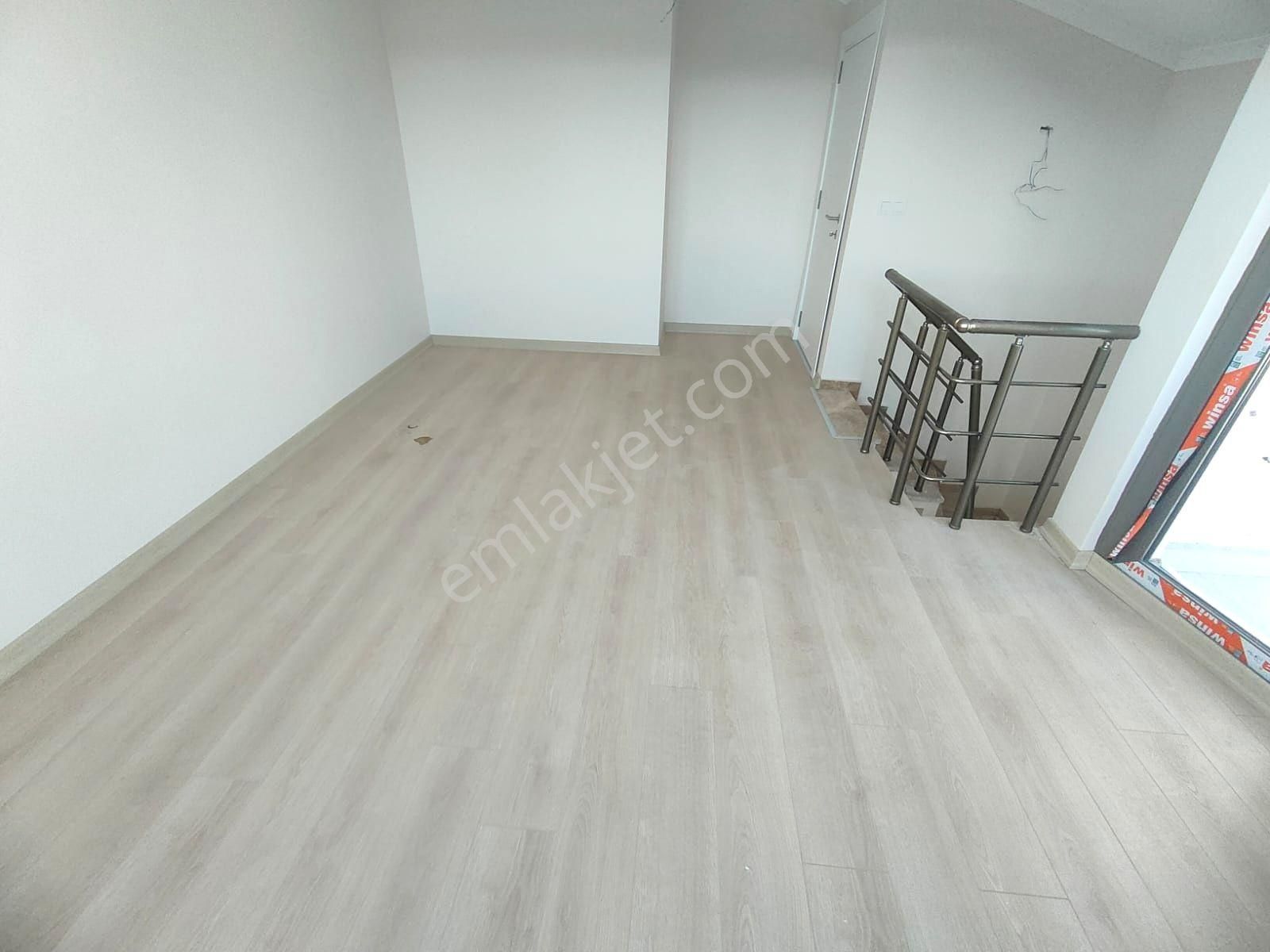 Emlak Dünyasından Küçükyalıda Satılık 2+2 135 M2 Sıfır Dubleks - Görsel 12