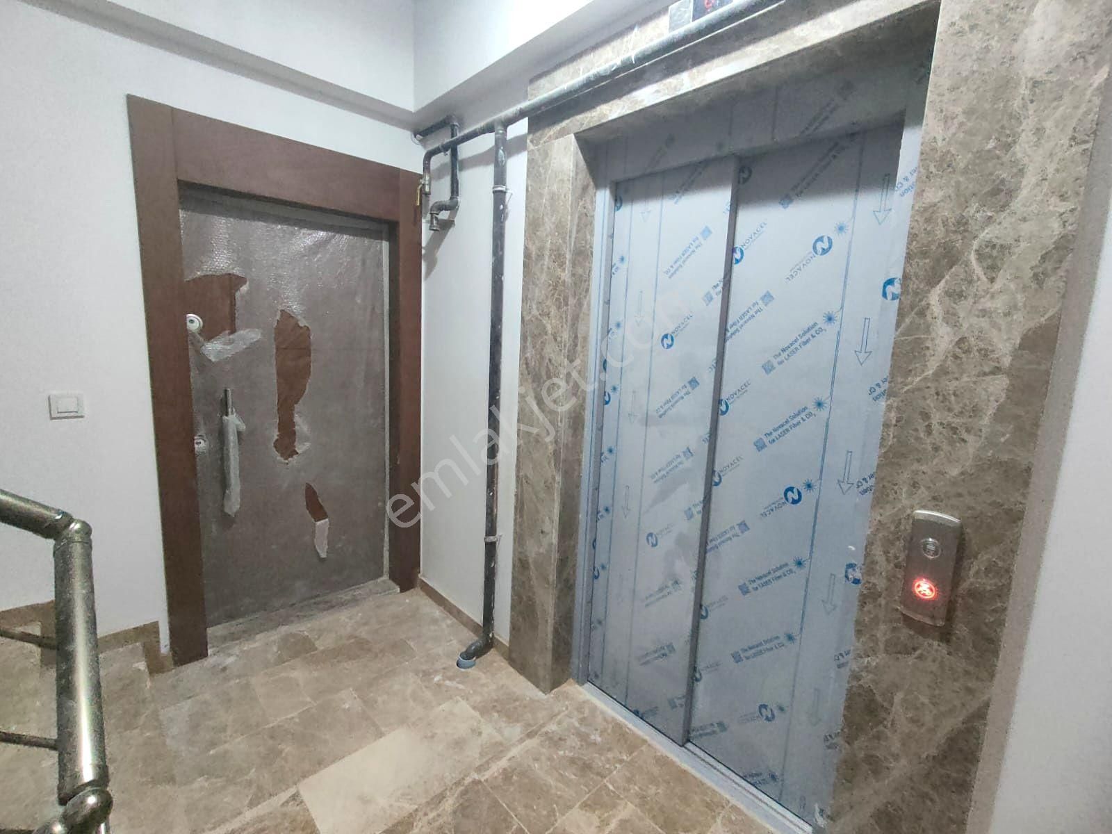 Emlak Dünyasından Küçükyalıda Satılık 4+2 175 M2 Sıfır Dubleks - Görsel 34