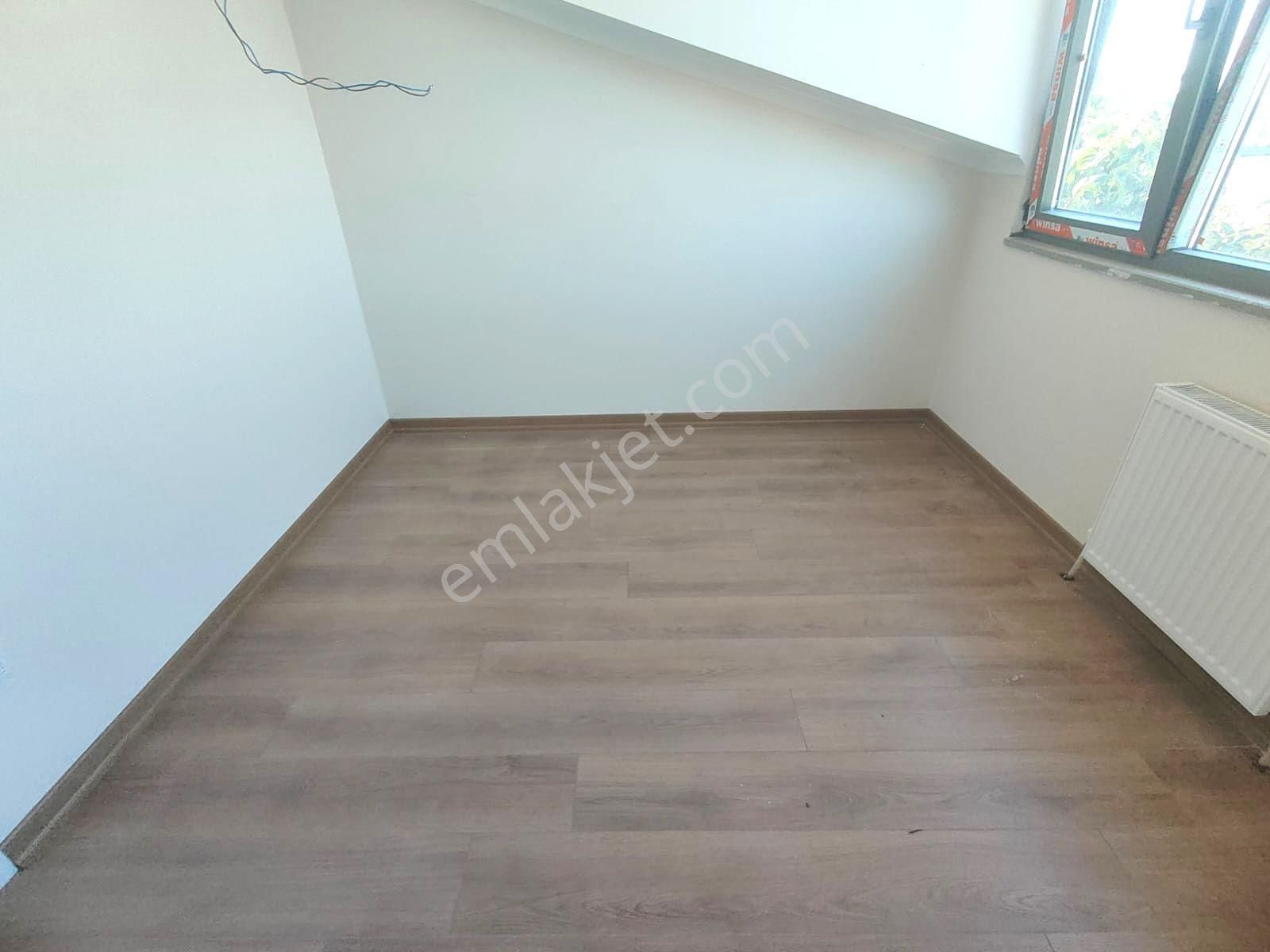 Emlak Dünyasından Küçükyalıda Satılık 4+2 175 M2 Sıfır Dubleks - Görsel 25