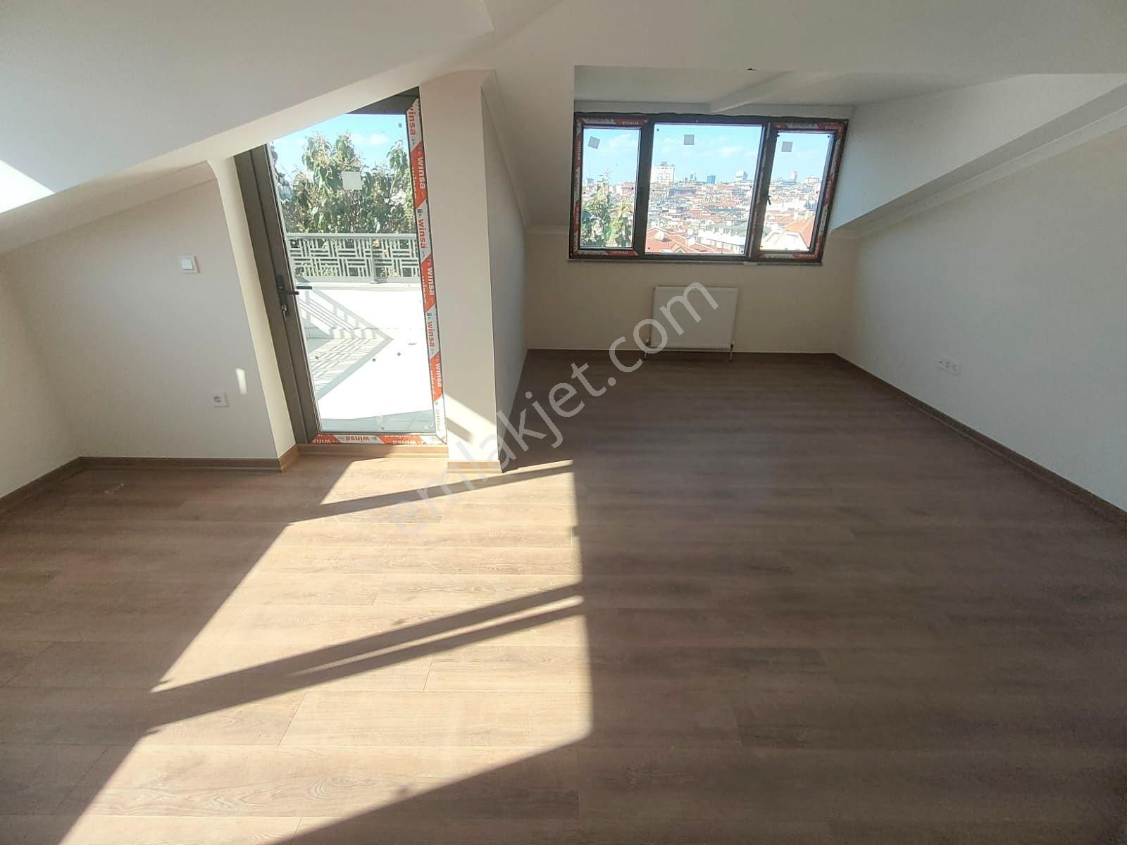 Emlak Dünyasından Küçükyalıda Satılık 4+2 175 M2 Sıfır Dubleks - Görsel 30