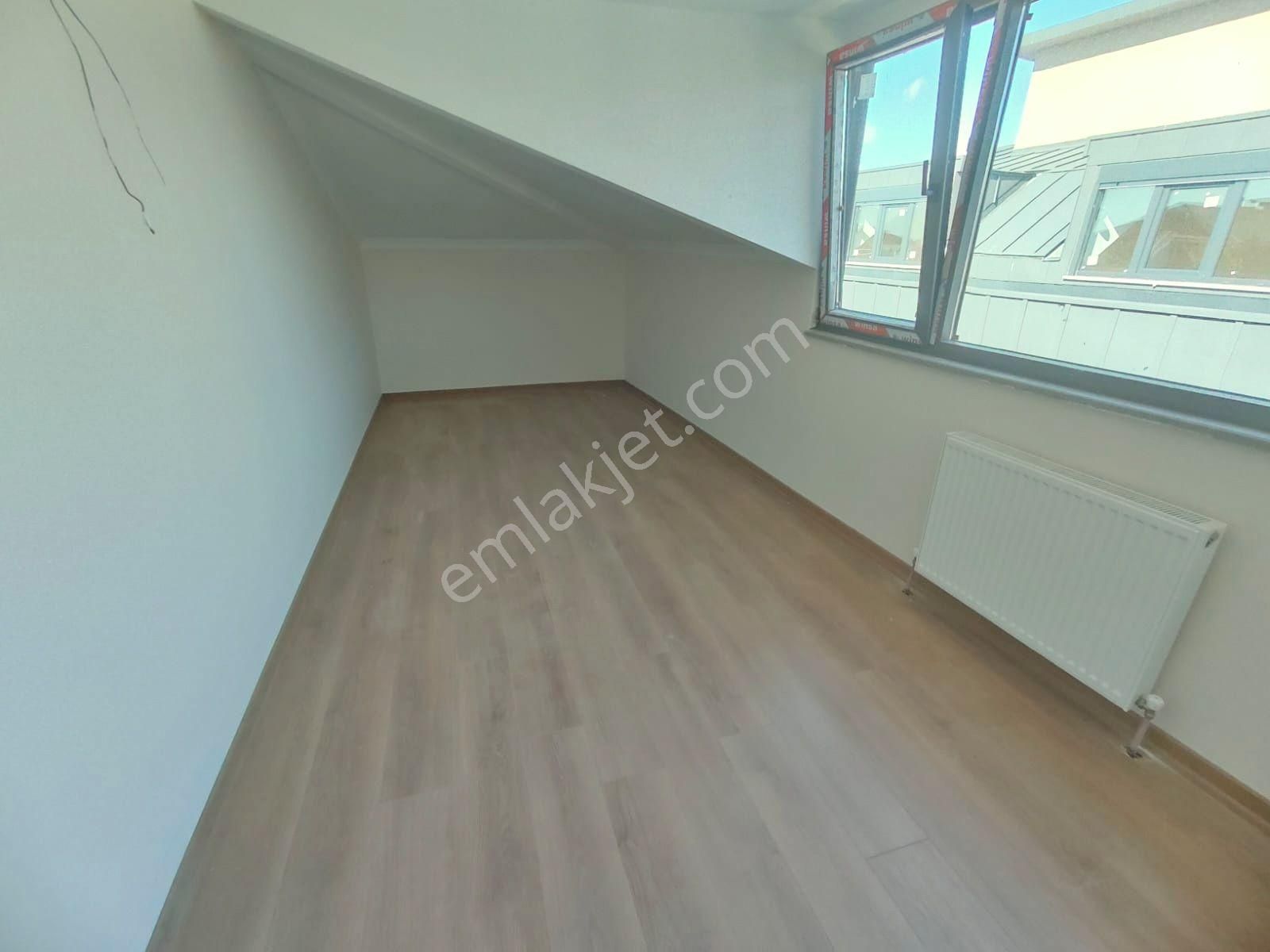 Emlak Dünyasından Küçükyalıda Satılık 4+2 175 M2 Sıfır Dubleks - Görsel 23