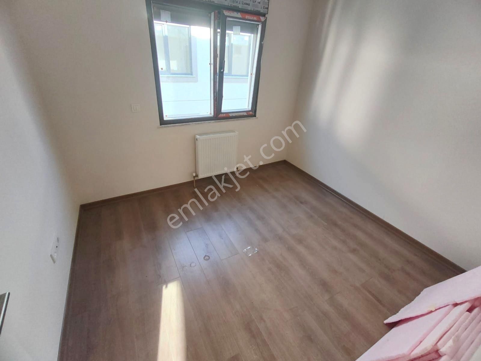 Emlak Dünyasından Küçükyalıda Satılık 4+2 175 M2 Sıfır Dubleks - Görsel 15