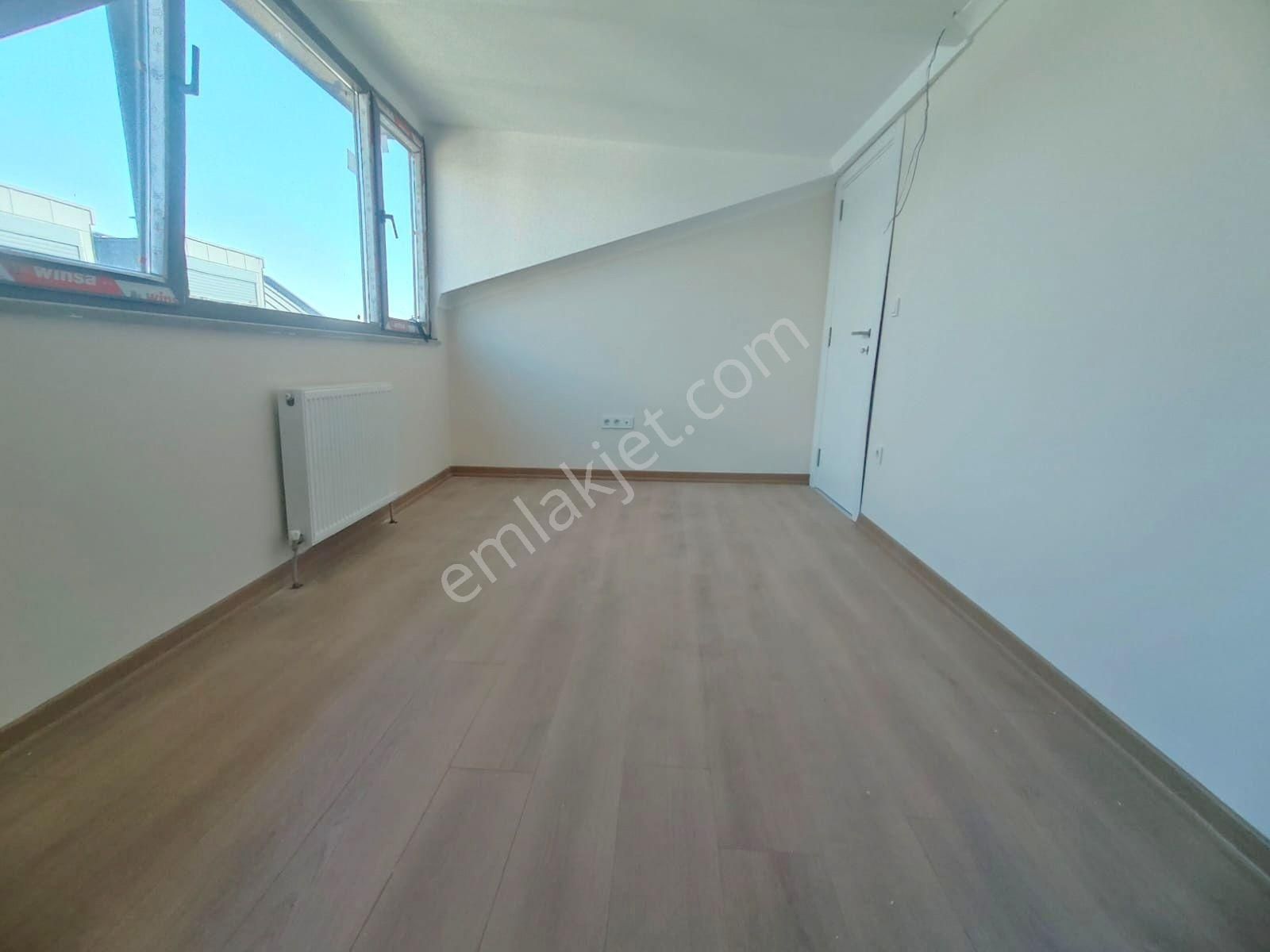 Emlak Dünyasından Küçükyalıda Satılık 4+2 175 M2 Sıfır Dubleks - Görsel 24