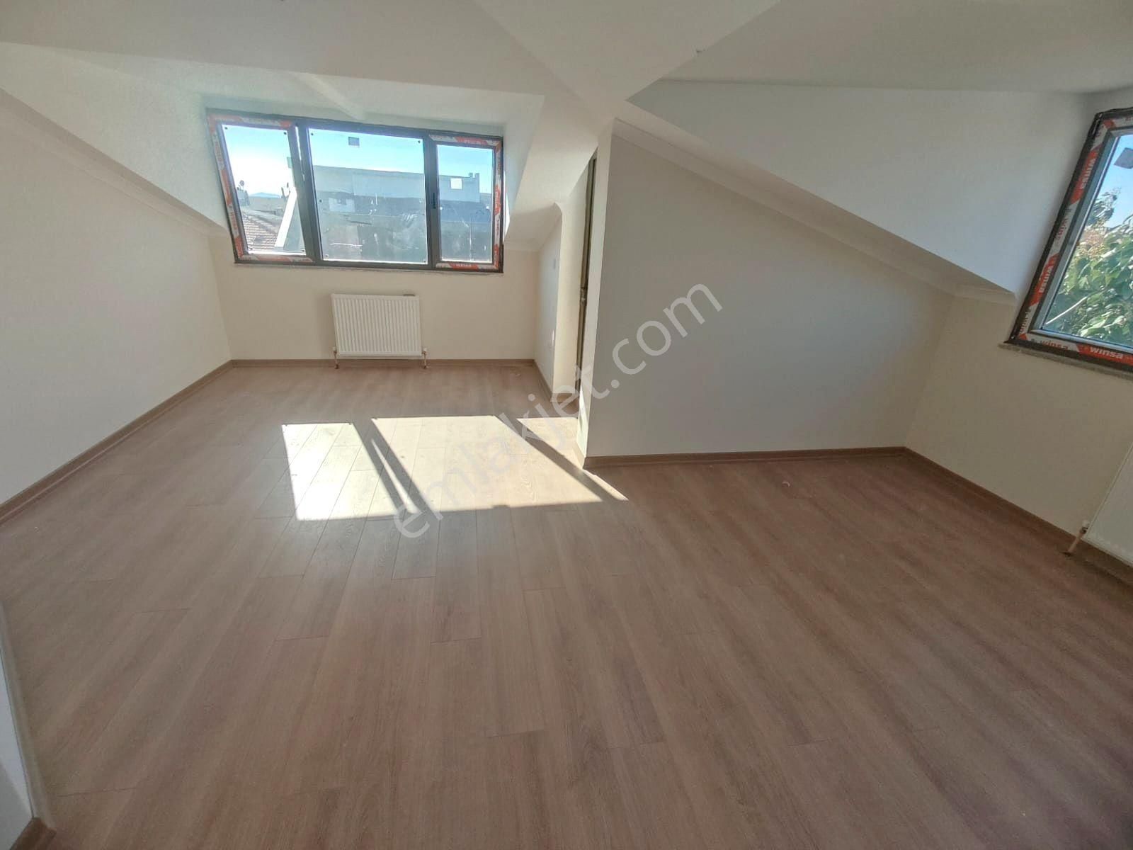 Emlak Dünyasından Küçükyalıda Satılık 4+2 175 M2 Sıfır Dubleks - Görsel 29