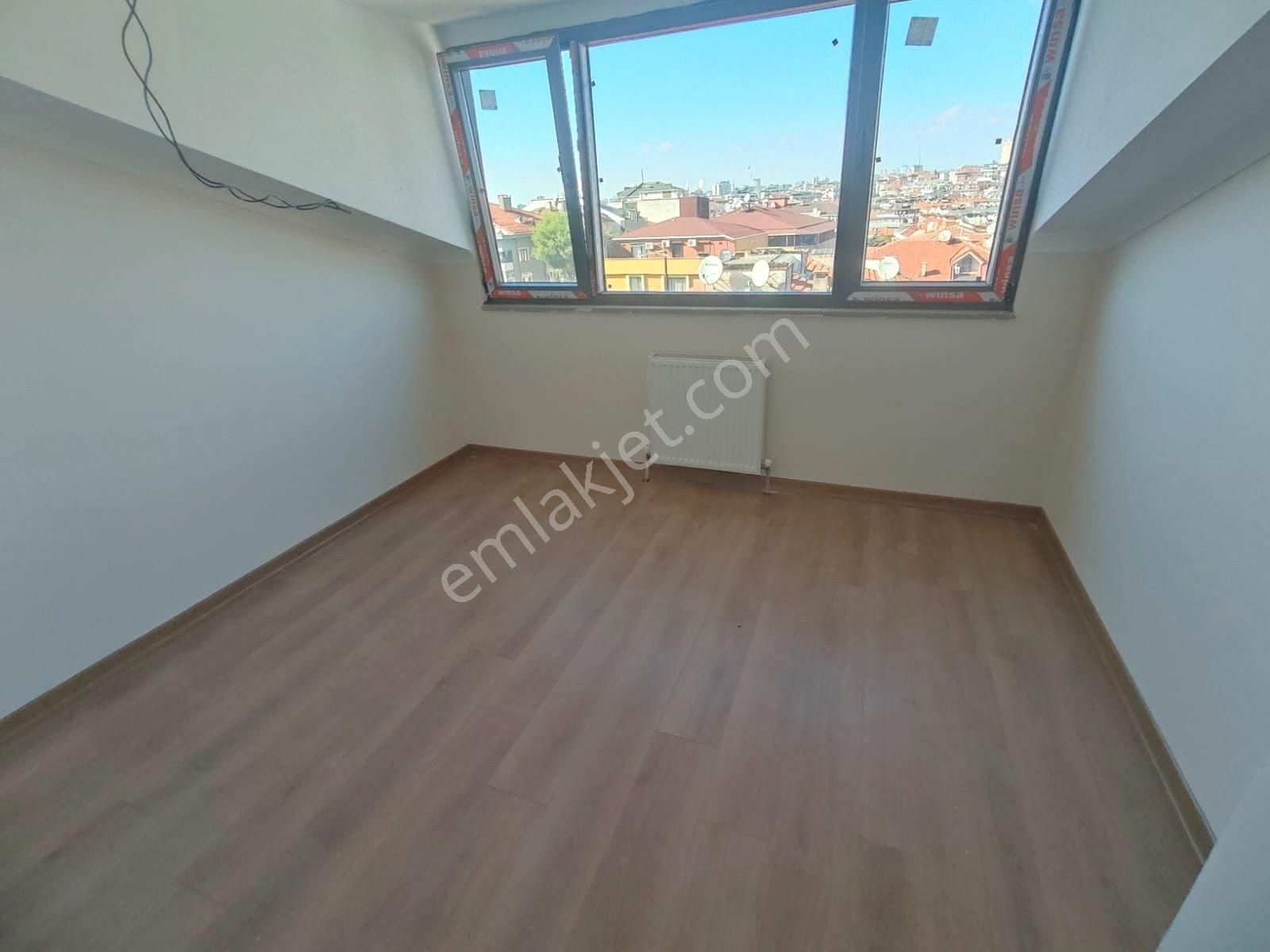 Emlak Dünyasından Küçükyalıda Satılık 4+2 175 M2 Sıfır Dubleks - Görsel 26