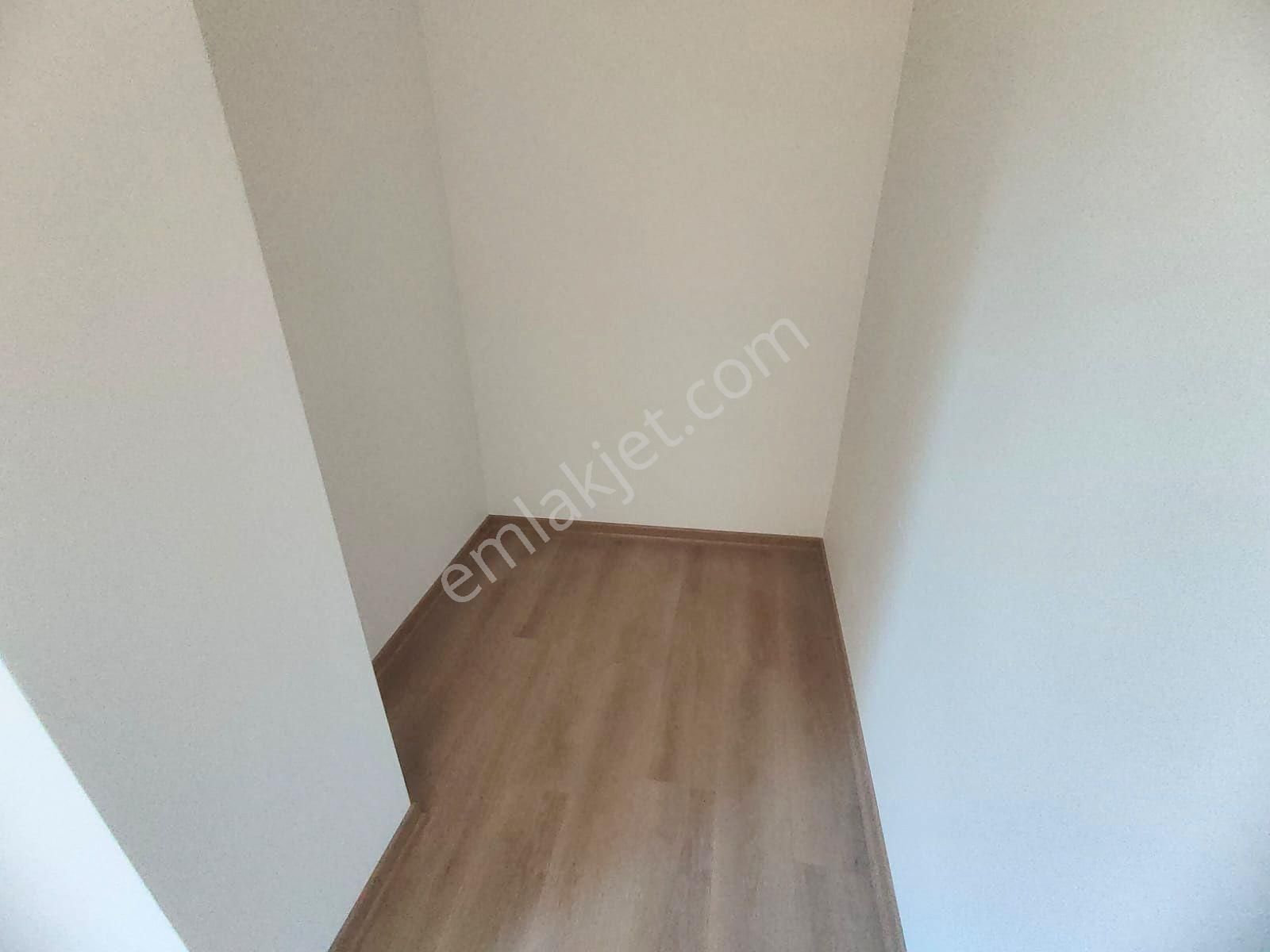 Emlak Dünyasından Küçükyalıda Satılık 4+2 175 M2 Sıfır Dubleks - Görsel 13
