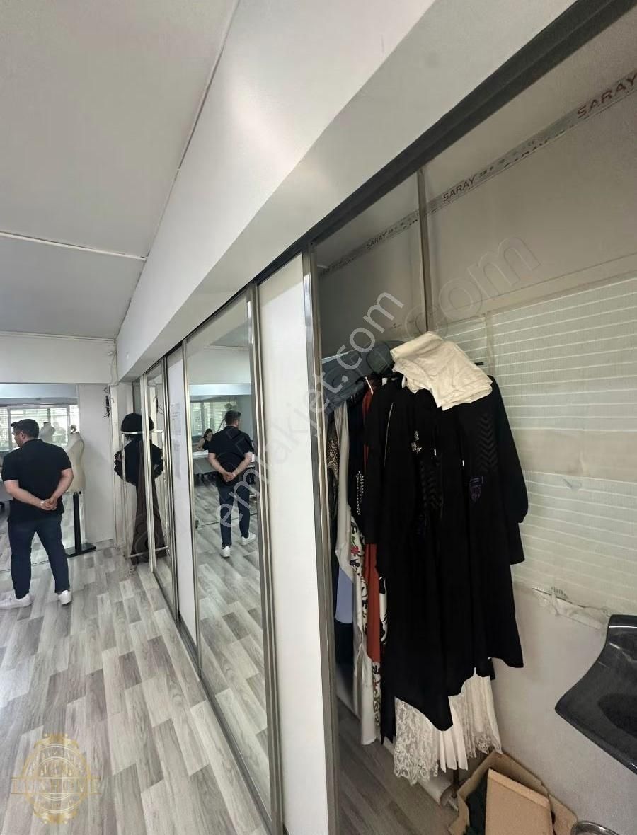 Şair Nigar Sokakta Mükemmel Konumda Güvenlikli Satılık İşyeri