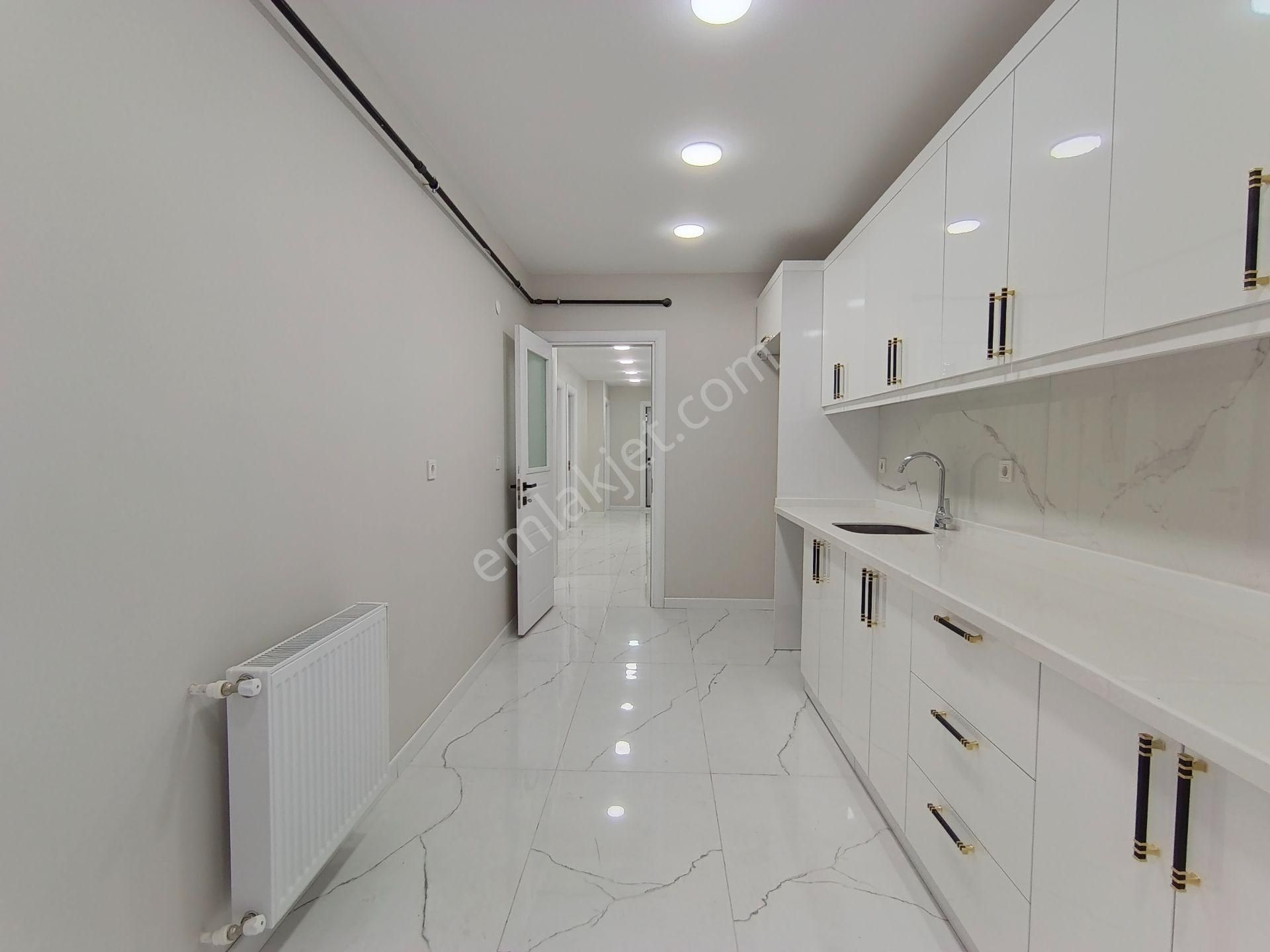 Çekmeköy Merkez Ultra Lüks 3+1 125m2 Ebeveyn Banyolu Kapalı Otoparklı Daire - Görsel 13