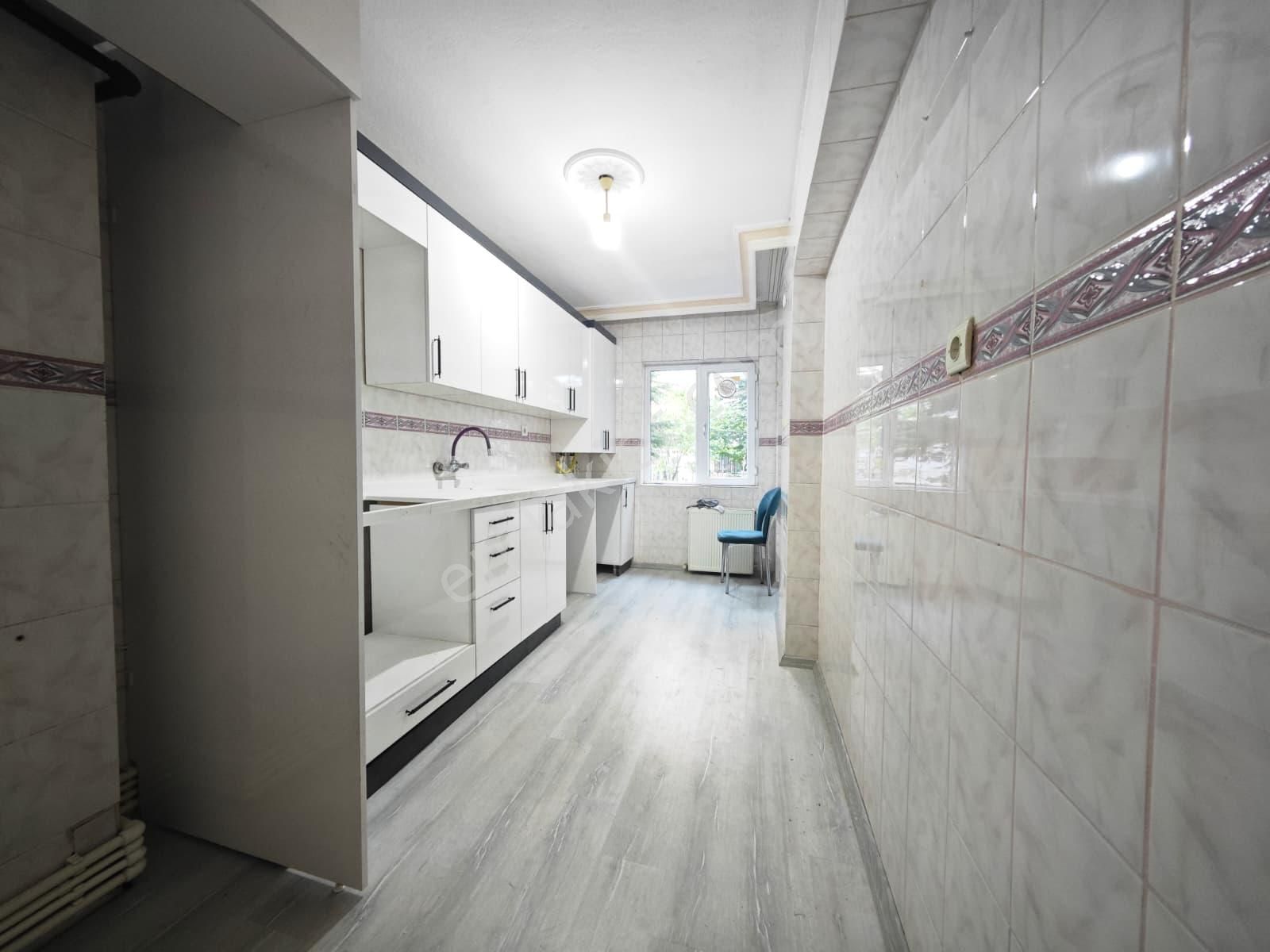 Karapürçek'te İçerisi Yenilenmiş Full Yapılı 1.katta 3+1 Satılık Daire !! - Görsel 3