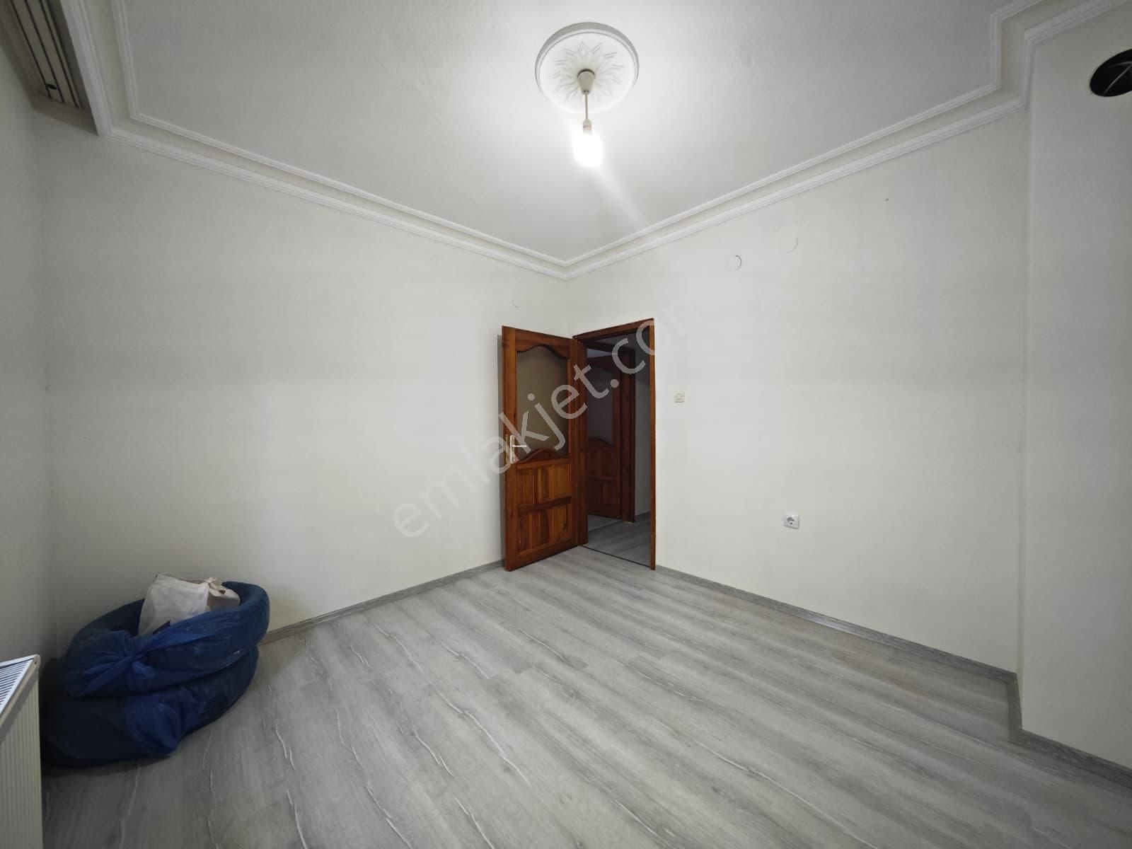 Karapürçek'te İçerisi Yenilenmiş Full Yapılı 1.katta 3+1 Satılık Daire !! - Görsel 12