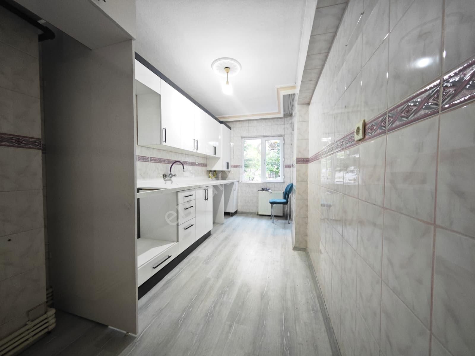 Karapürçek'te İçerisi Yenilenmiş Full Yapılı 1.katta 3+1 Satılık Daire !! - Görsel 4