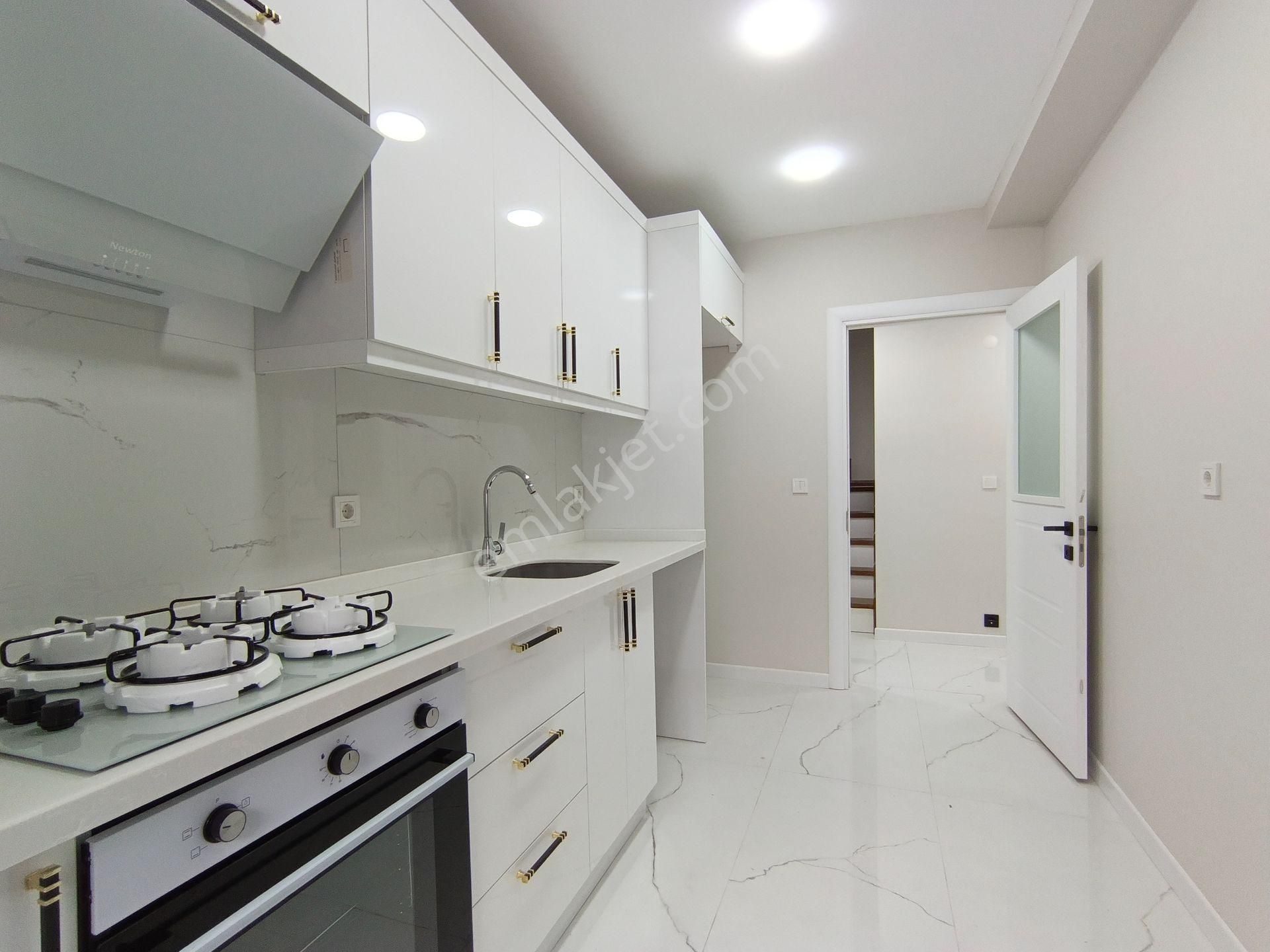 Çekmeköy Merkez Mh Satılık Lüks 4+2 250m2 Çatı Dubleks - Görsel 9