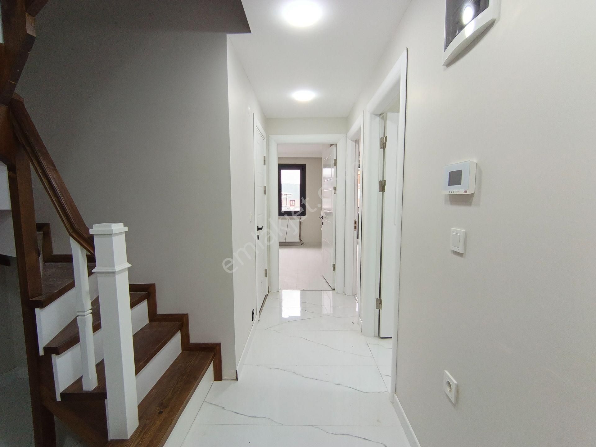 Çekmeköy Merkez Mh Satılık Lüks 4+2 250m2 Çatı Dubleks - Görsel 3