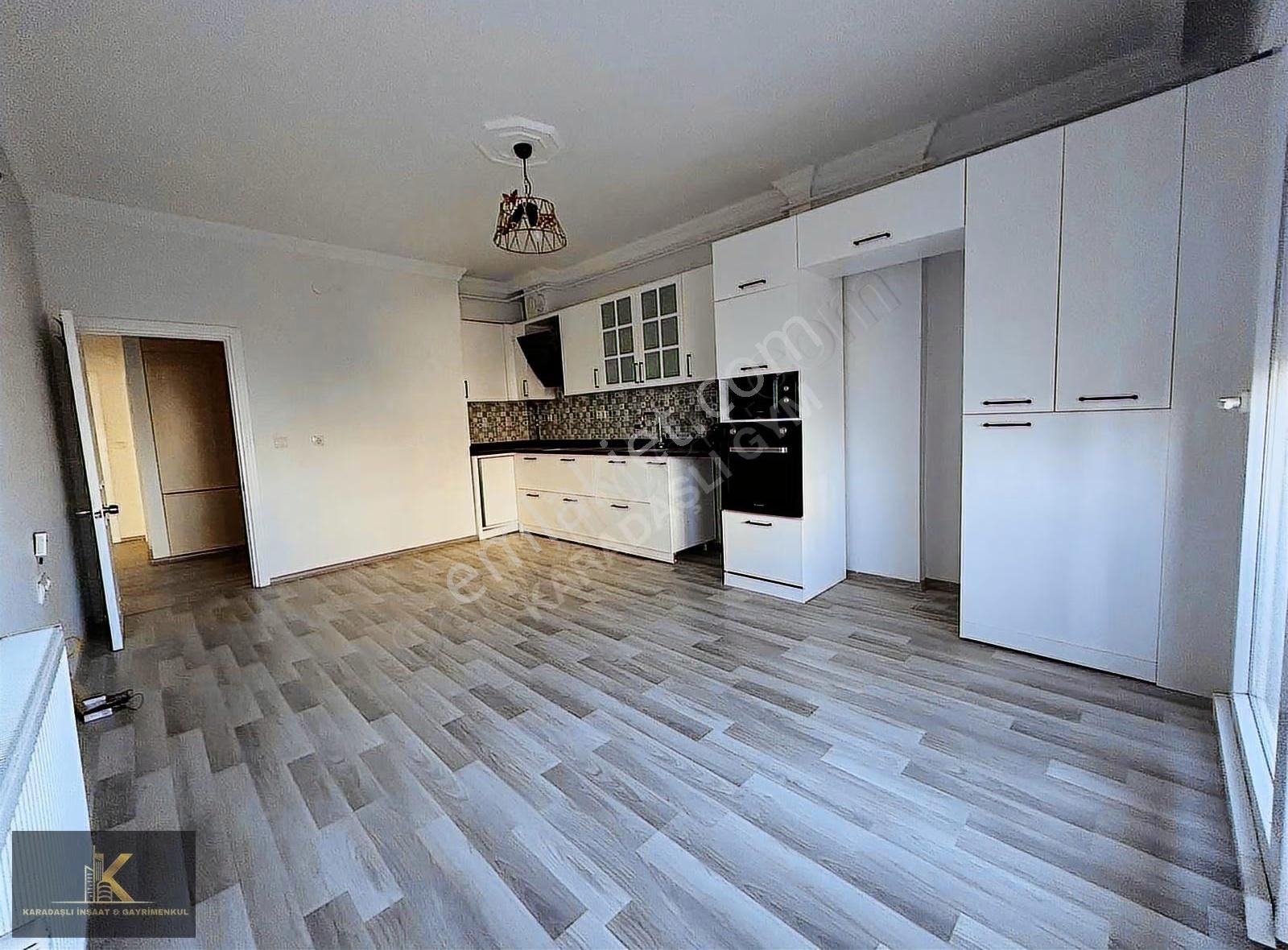 Bahçeyakada Atatürk Caddesi Üzerinde Geniş 2+1 Daire - Görsel 9