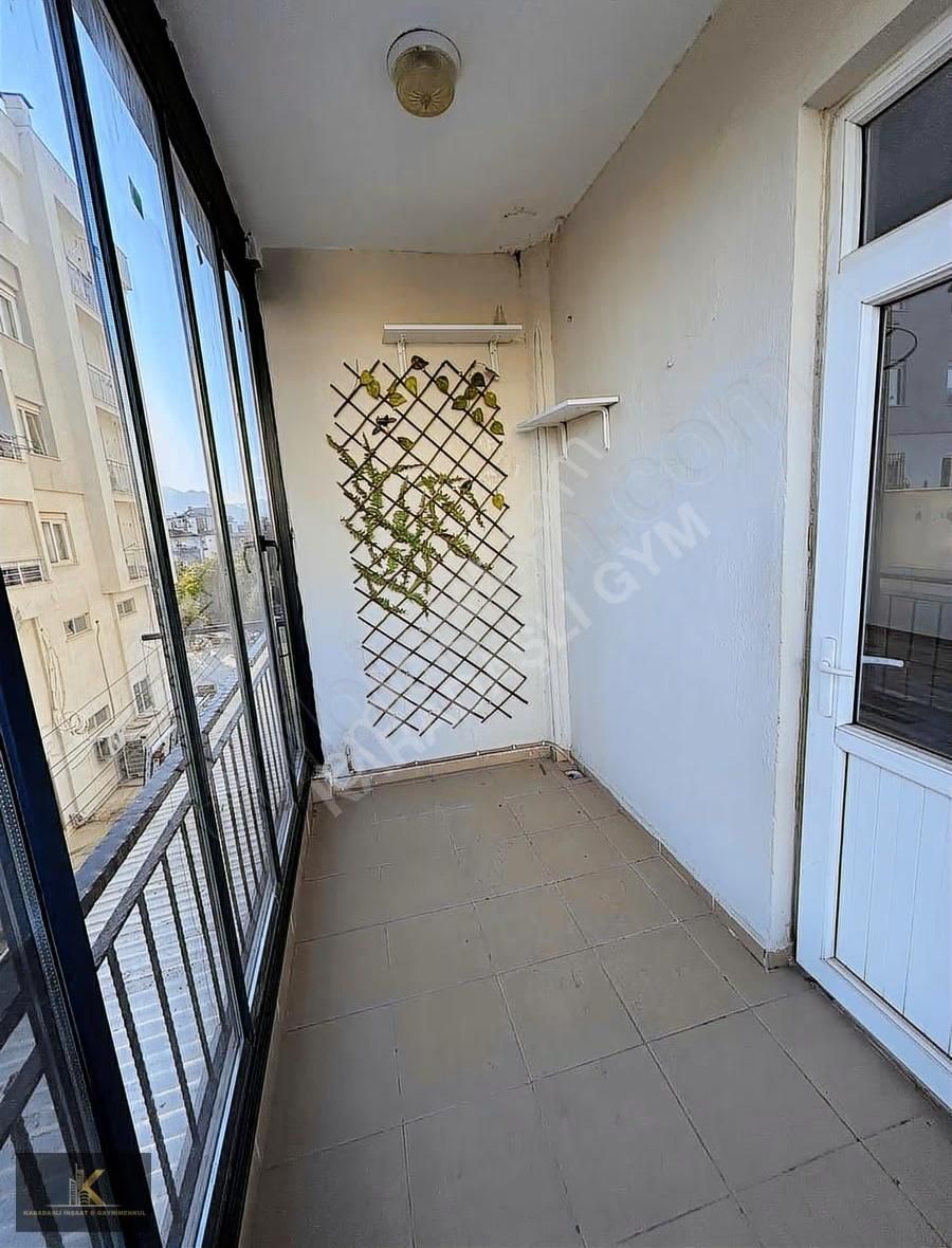 Bahçeyakada Atatürk Caddesi Üzerinde Geniş 2+1 Daire - Görsel 15