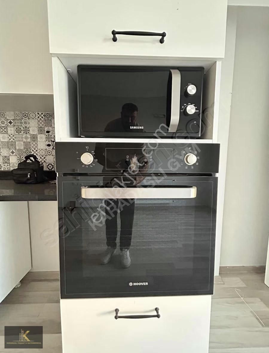 Bahçeyakada Atatürk Caddesi Üzerinde Geniş 2+1 Daire