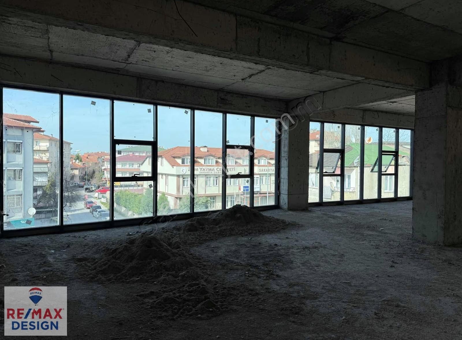 Remax Desıgn Emel Bostancı'dan Çarşıda Komple Satılık İş Yeri - Görsel 15