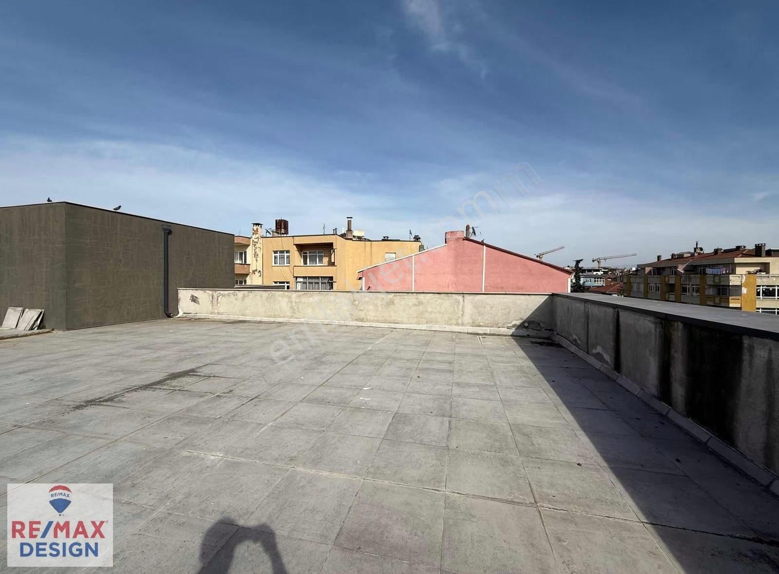 Remax Desıgn Emel Bostancı'dan Çarşıda Komple Satılık İş Yeri - Görsel 3