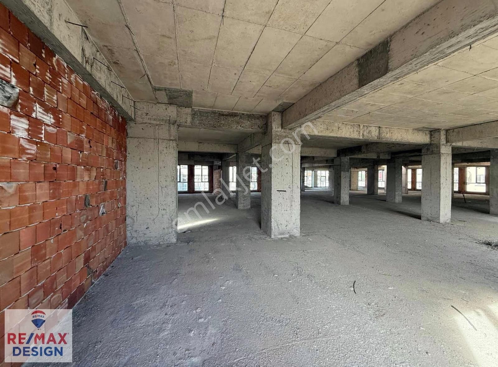 Remax Desıgn Emel Bostancı'dan Çarşıda Komple Satılık İş Yeri - Görsel 12