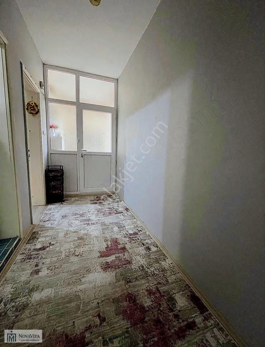 Bornova Tuna Mah. Satılık Arakat 95 M2 Kapalı Mutfak Daire