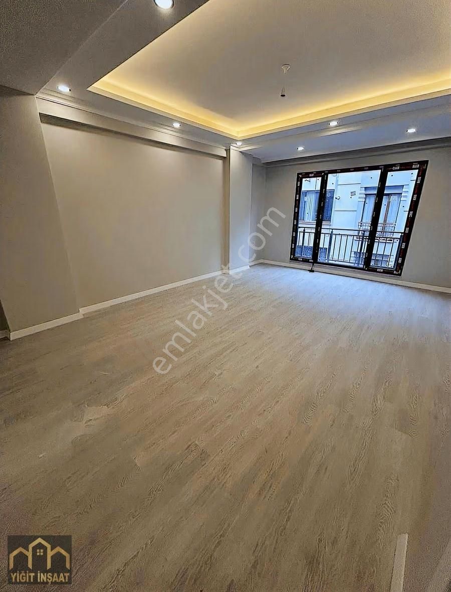 Cevatpaşa'da Satılık 3+1 Ebeveyn Banyolu Lüks Ara Kat Daire
