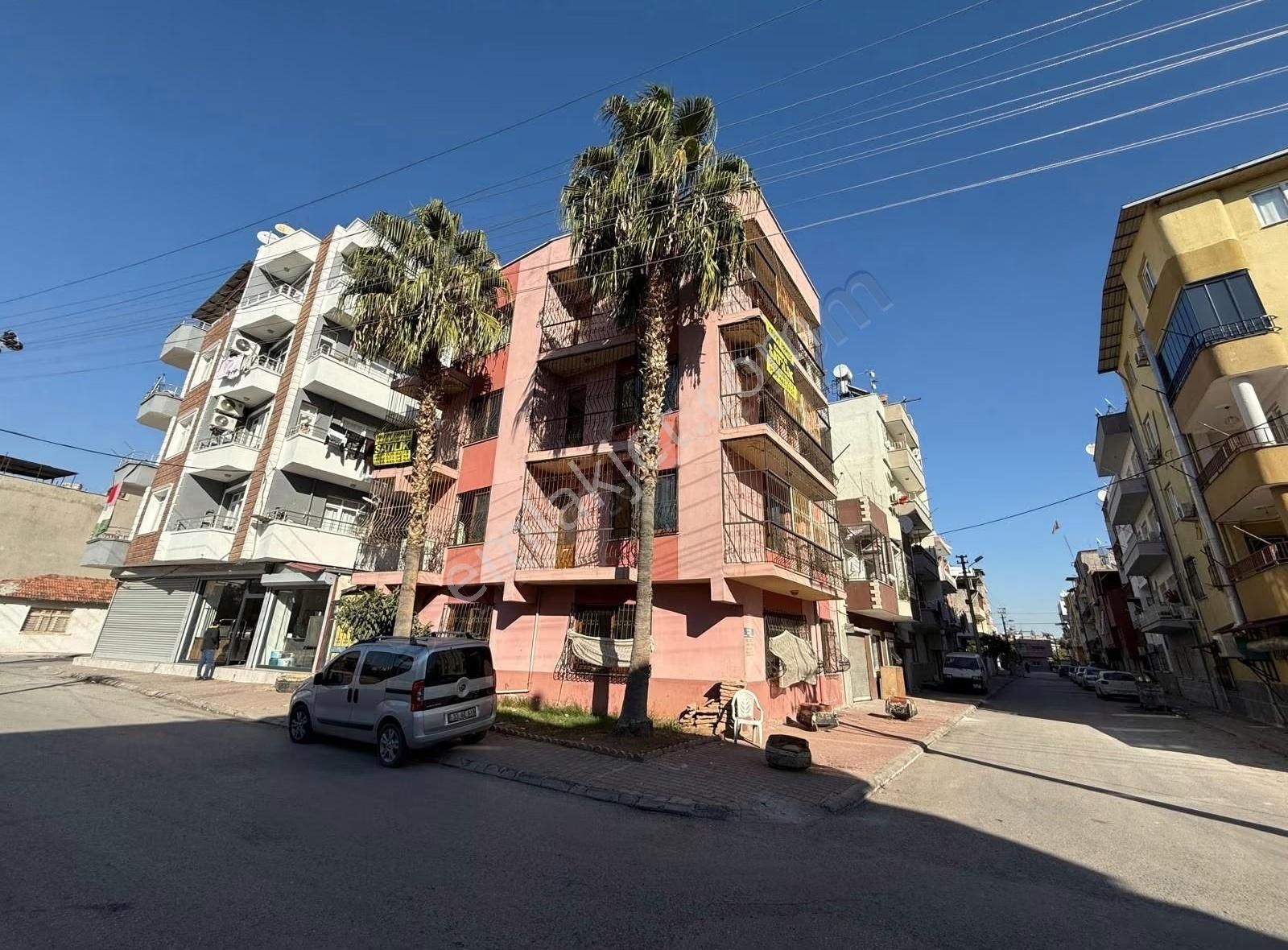 Genç Emlak'tan Sağlık Mah Satılık 4 Katlı Bina.