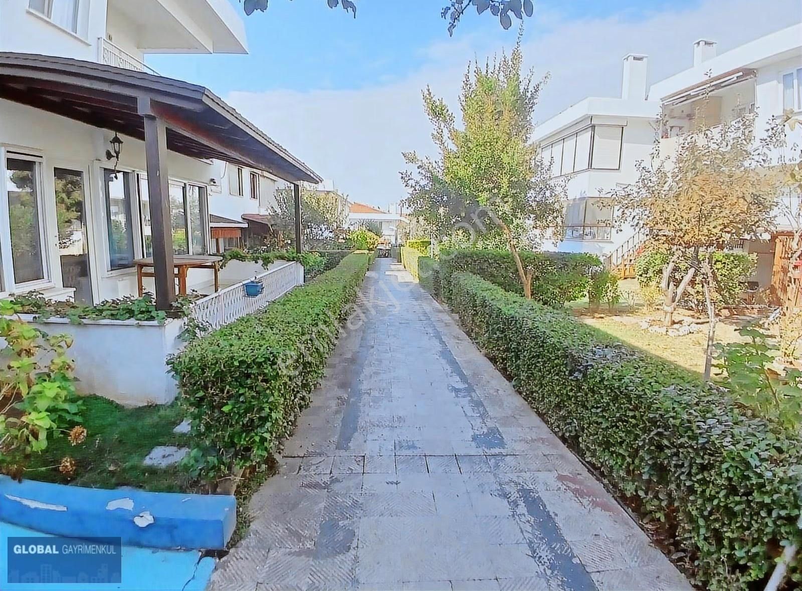 Global'den, Villa Tadında Deniz Ve Havuz Manzaralı 3+1 Daire